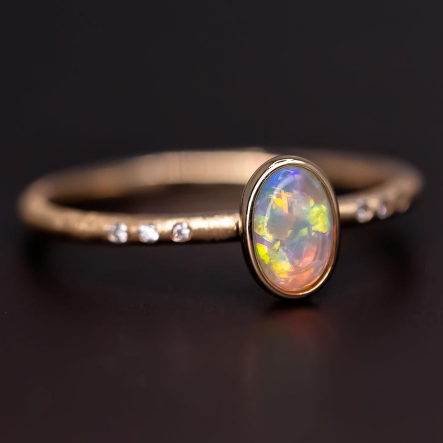 Bague de fiançailles en or jaune 18 carats, finition mate, cristal, opale et diamant Neuf - En vente à Suwanee, GA