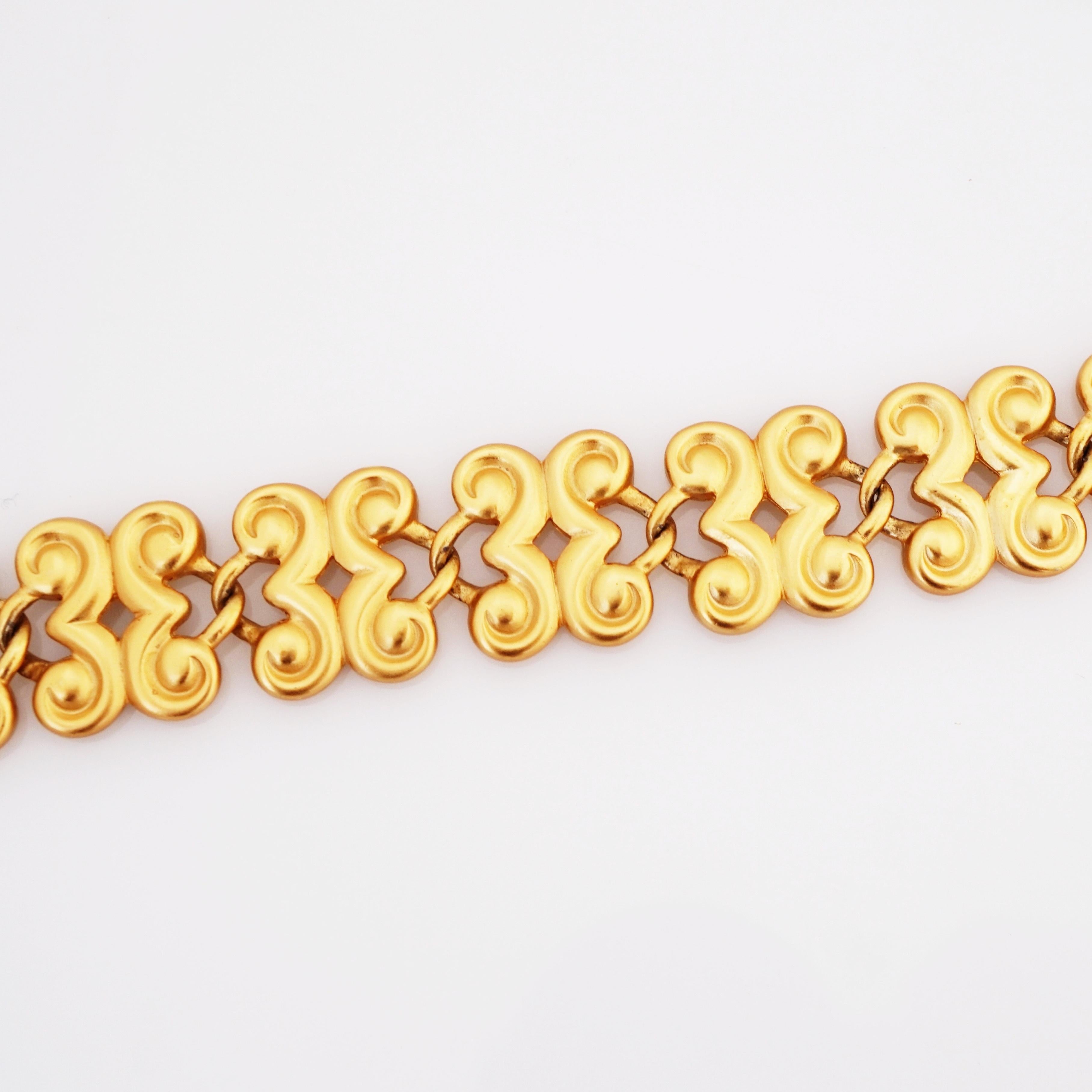 Moderne Anne Klein, bracelet à maillons arabesques en or mat, années 1980 en vente
