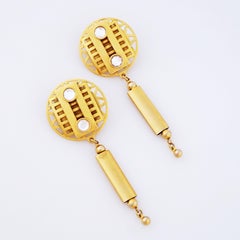 Boucles d'oreilles en goutte fantaisie en or mat de style Art déco de 10 cm par Natasha Stambouli, années 1980