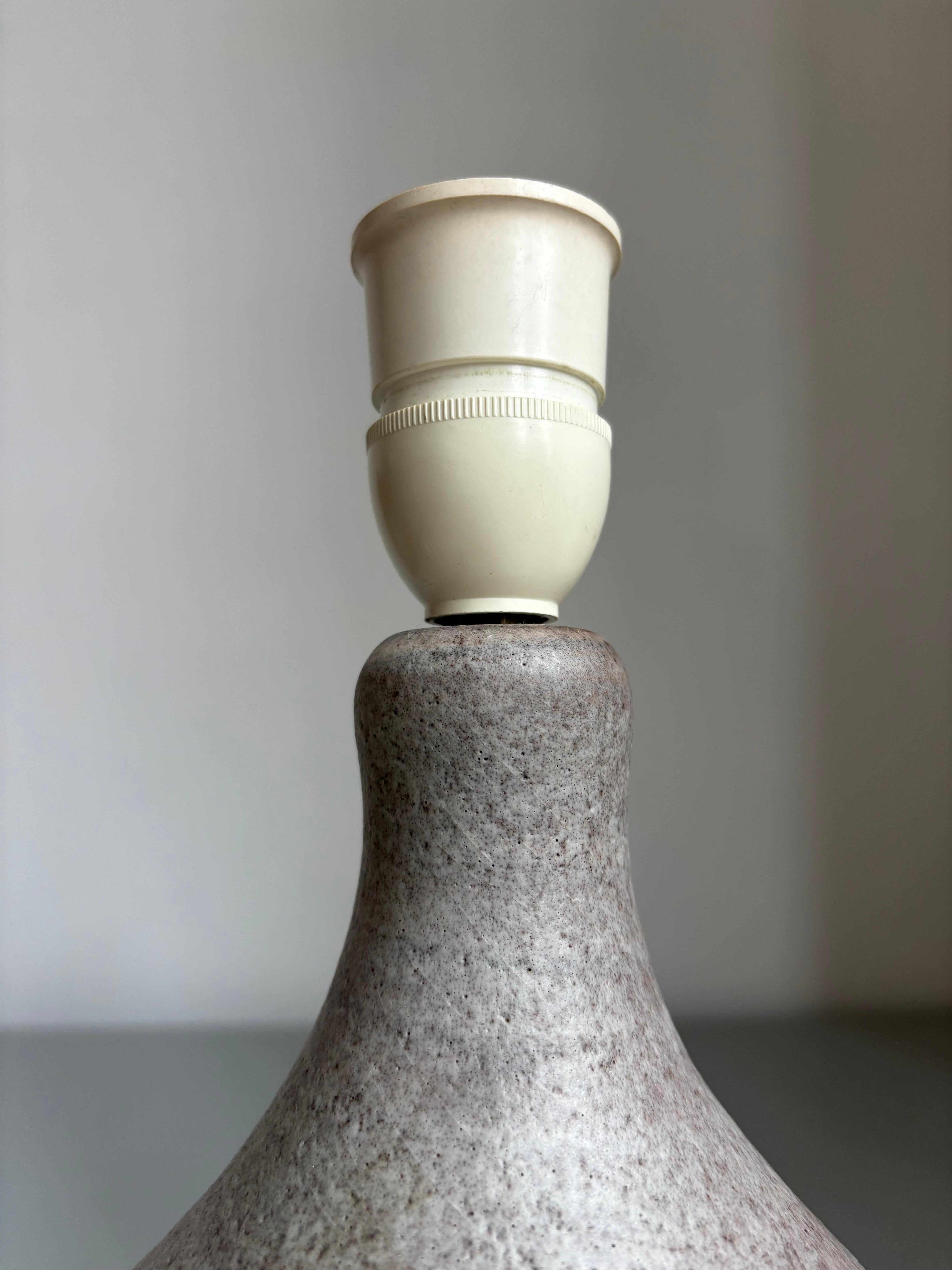 Matte Gray Danish Organic Modern Table Lamp, 1960s In Good Condition For Sale In Copenhagen, DK