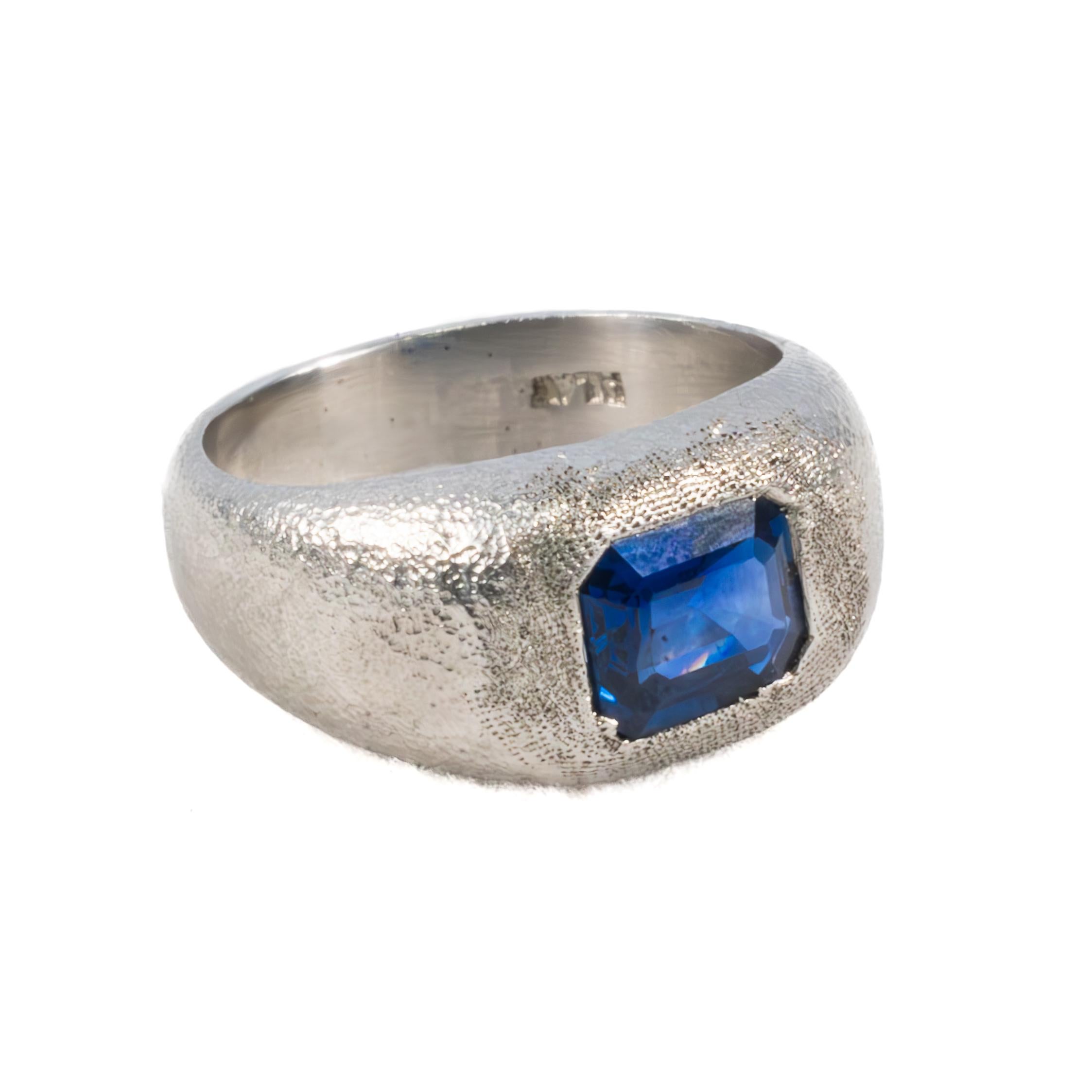 Matte Platinum Solitaire Sapphire Ring In Excellent Condition For Sale In New York, NY