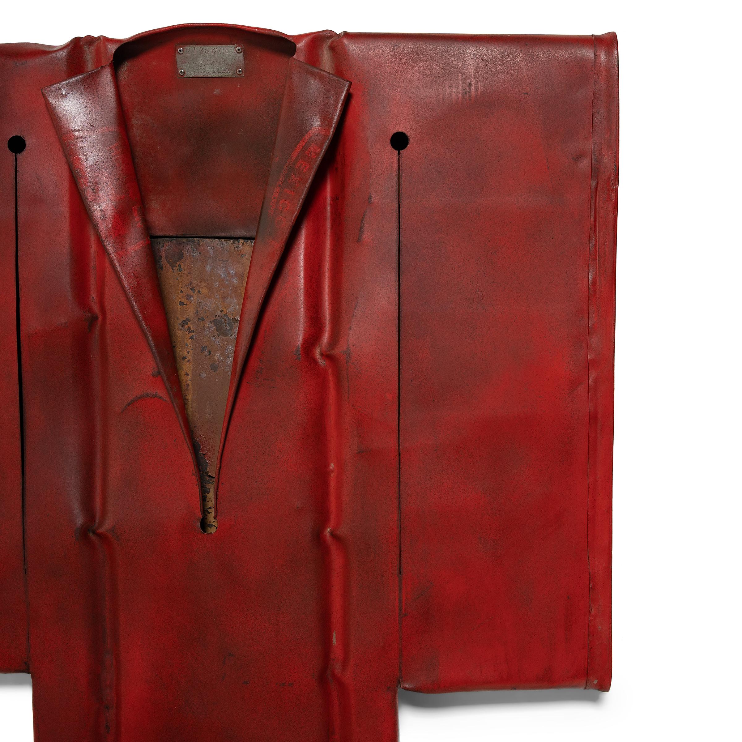 „Matte Red Kimono“, gefundene Stahlskulptur von Gordon Chandler (Industriell) im Angebot