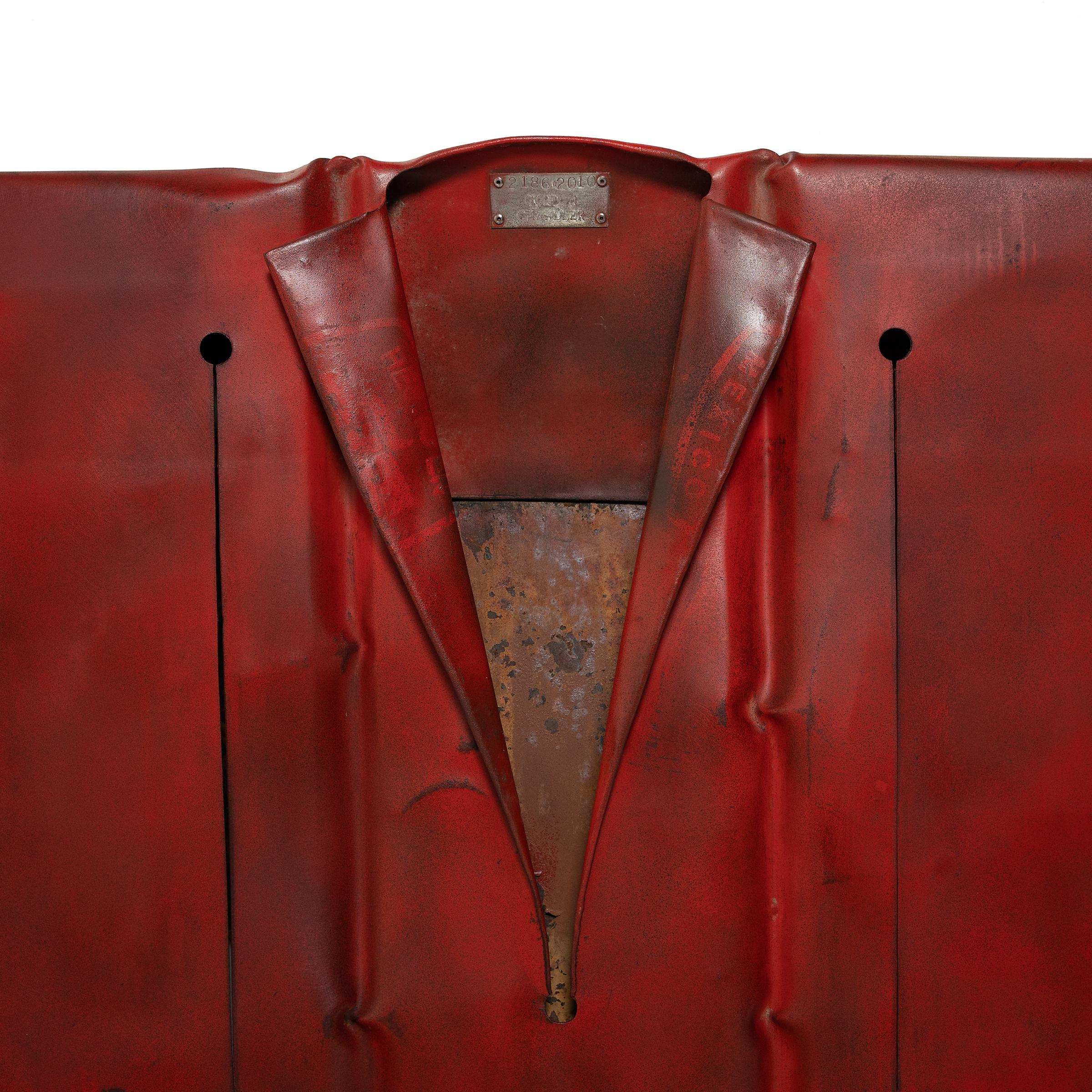 „Matte Red Kimono“, gefundene Stahlskulptur von Gordon Chandler (amerikanisch) im Angebot