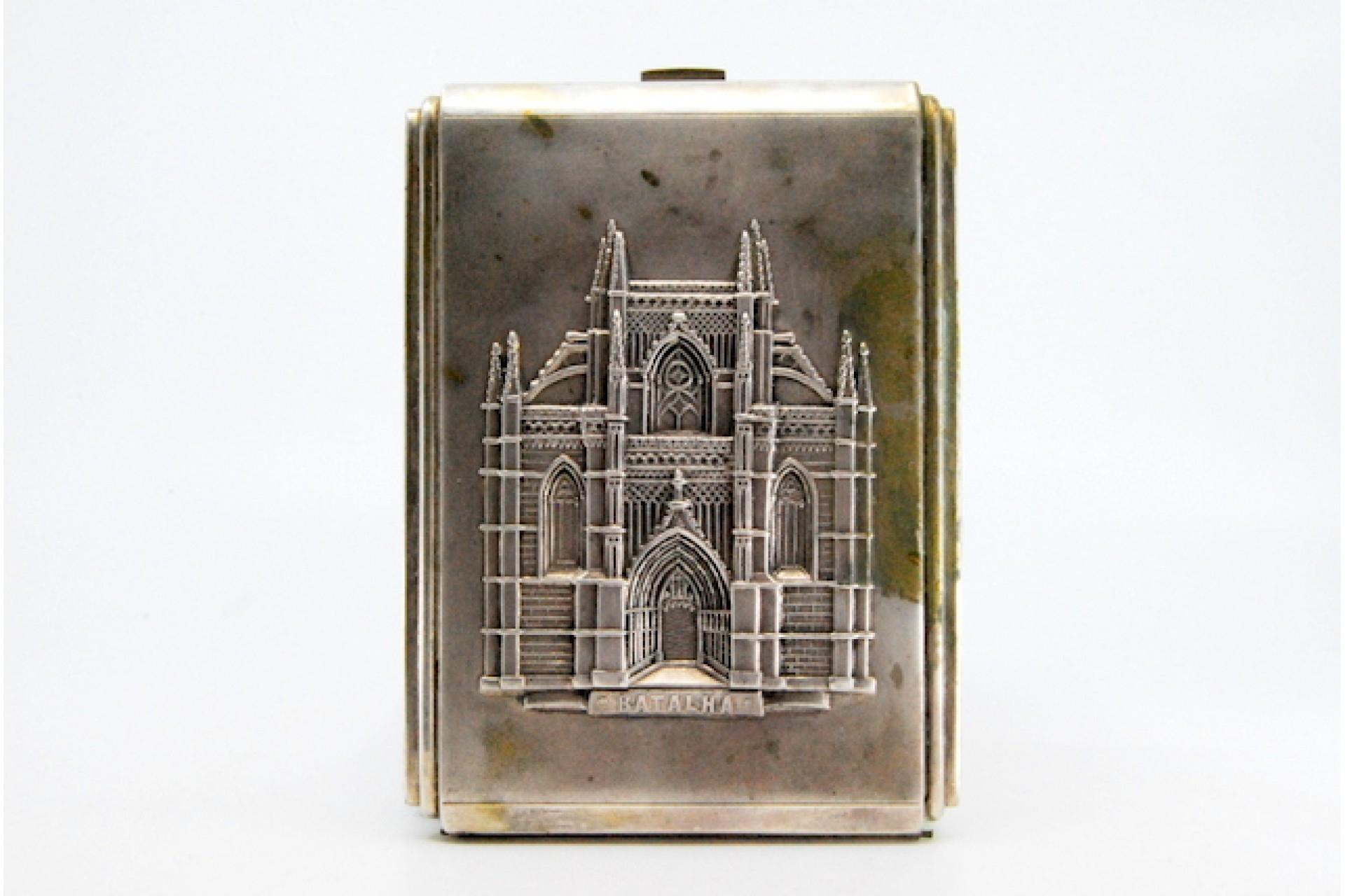 European Matte silver case with Batalha Monastery relief and gold interior For Sale