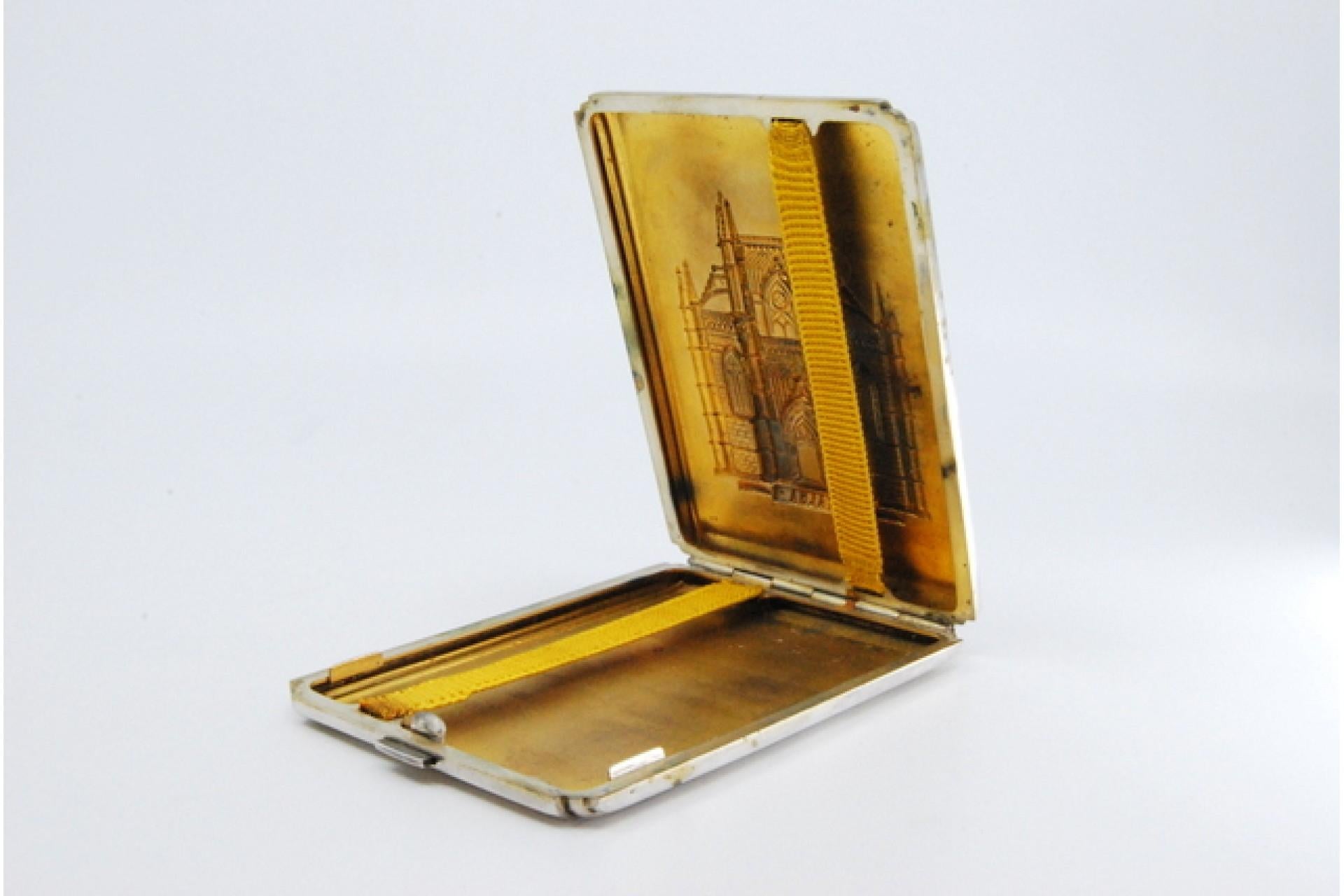 Silver Matte silver case with Batalha Monastery relief and gold interior For Sale