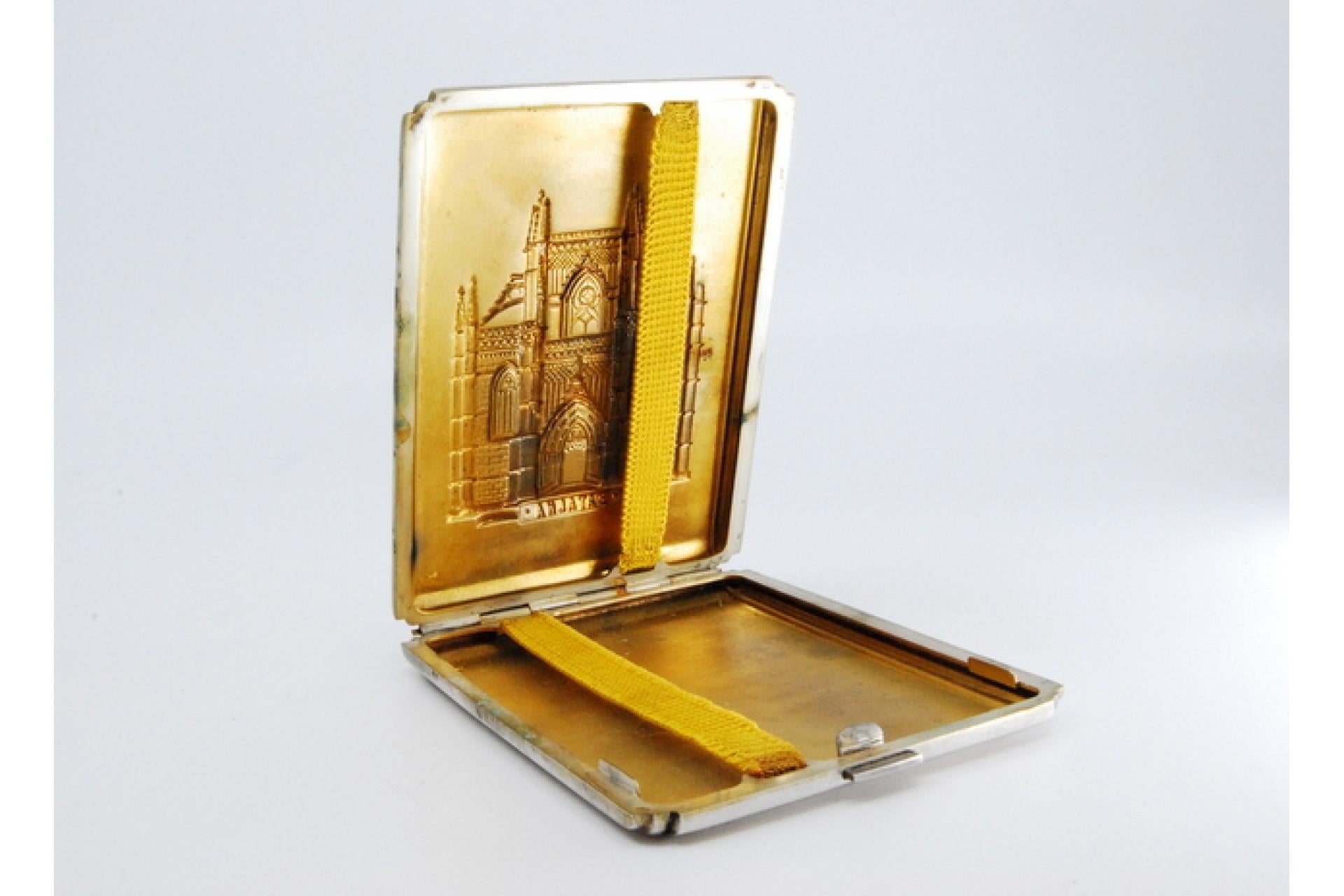 Matte silver case with Batalha Monastery relief and gold interior For Sale 1