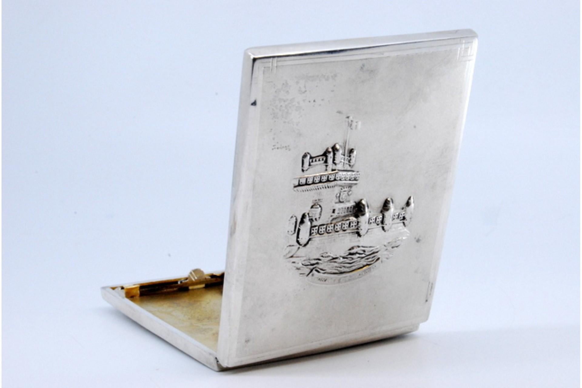 Matte silver case with Belém Tower relief on hinged lid In Good Condition For Sale In Porto, PT