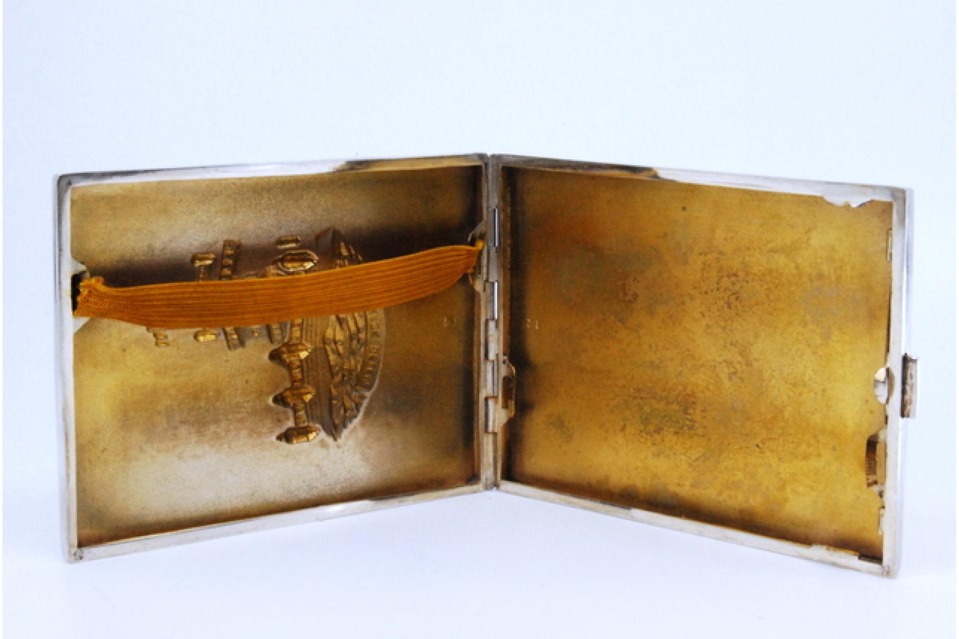 Silver Matte silver case with Belém Tower relief on hinged lid For Sale