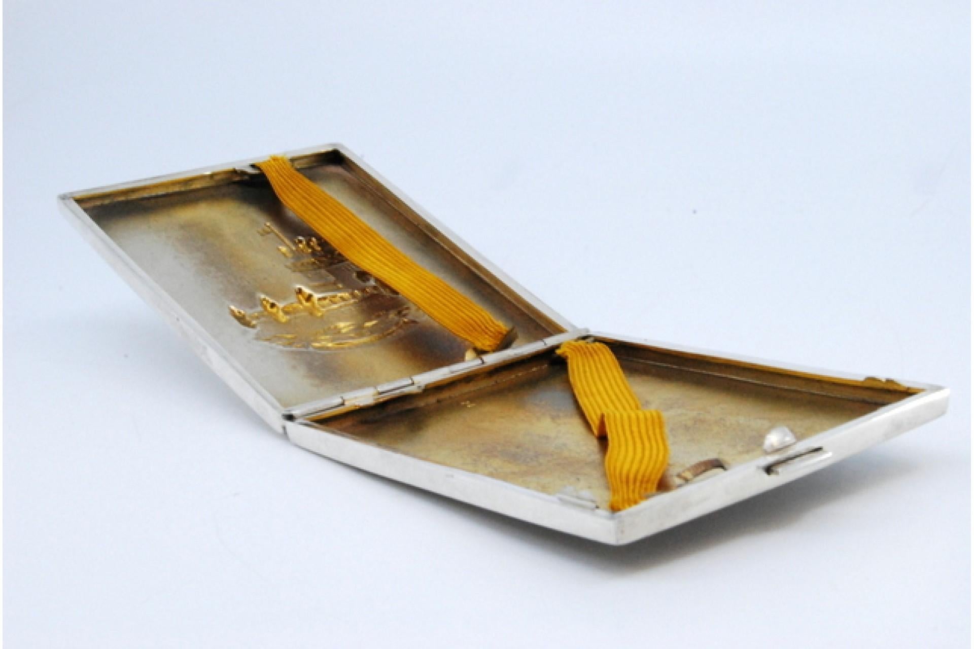 Matte silver case with Belém Tower relief on hinged lid For Sale 1