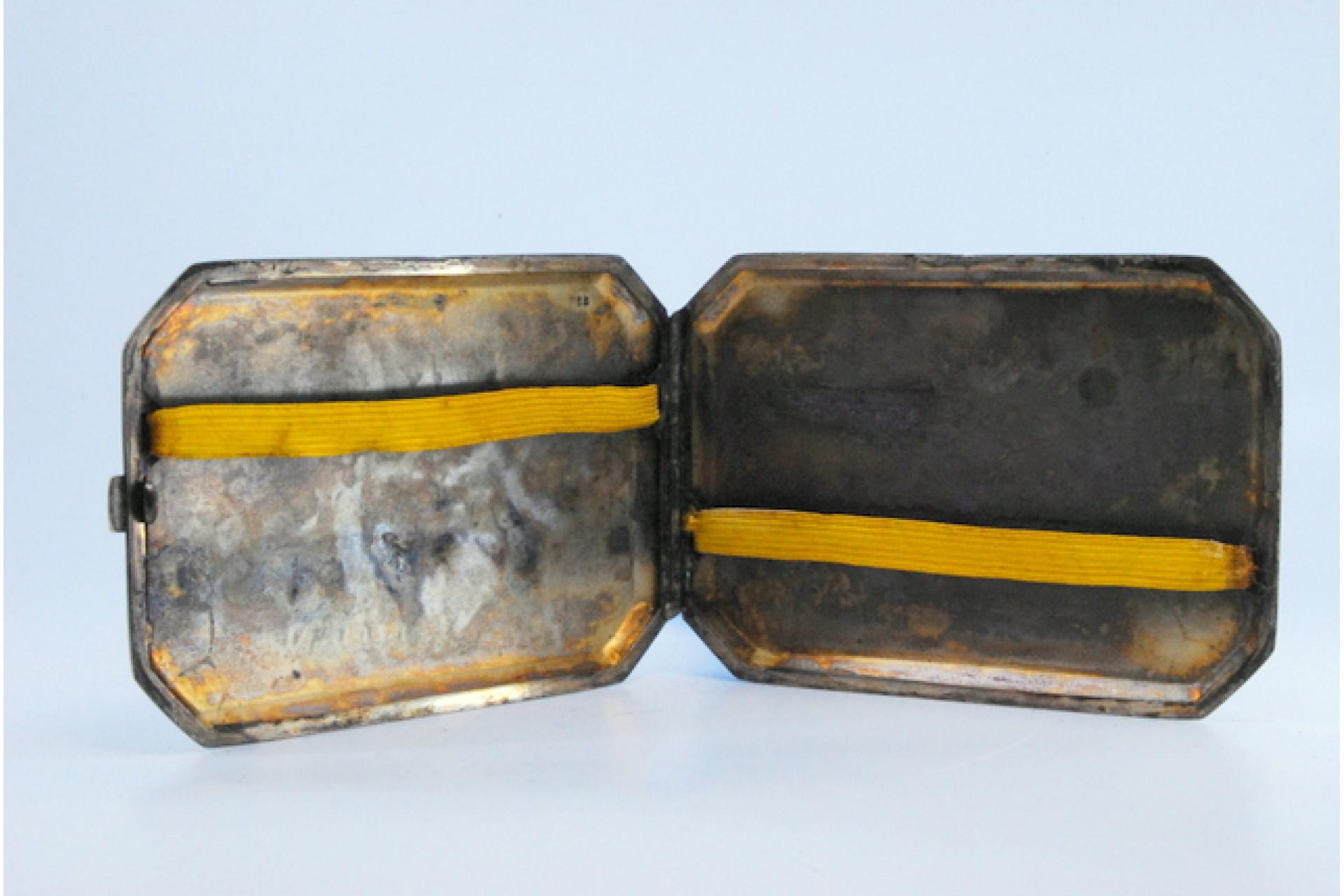 19th Century Matte silver case with oblique geometric engravings and hinged lid For Sale