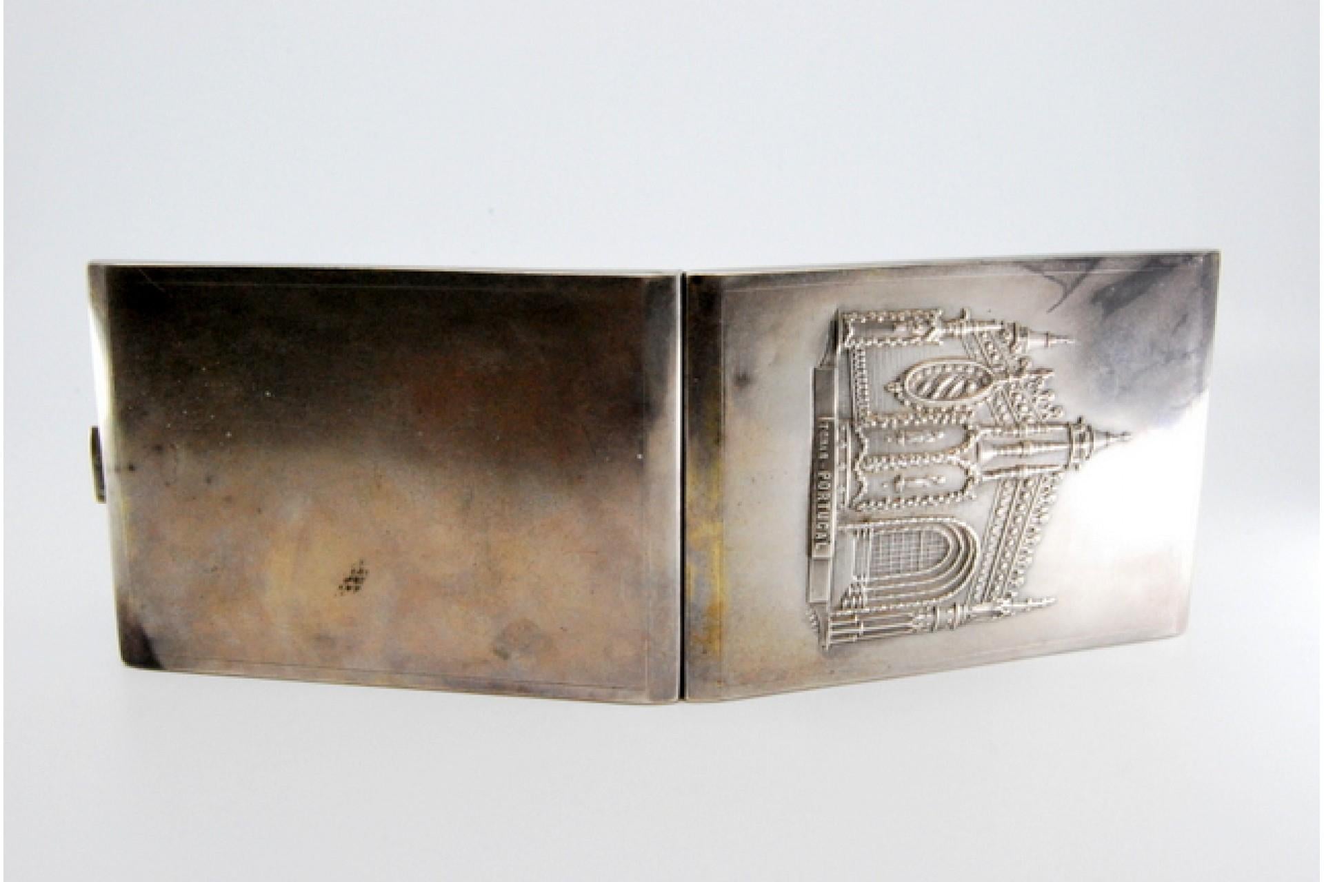 20th Century Matte silver case with Tomar Monastery relief and hinged lid For Sale