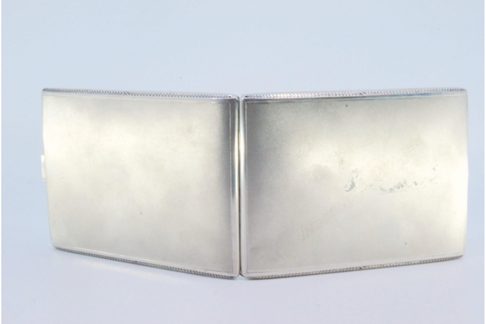 Silver Matte silver cigarette case w/ borders on the edge, gold interior & hinged lid For Sale