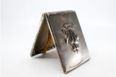 Matte silver cigarette case w/ the caravel S Miguel in high relief & hinged lid