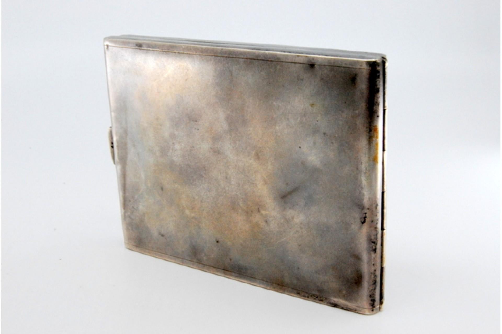 Matte silver cigarette case w/ the caravel S Miguel in high relief & hinged lid For Sale 1