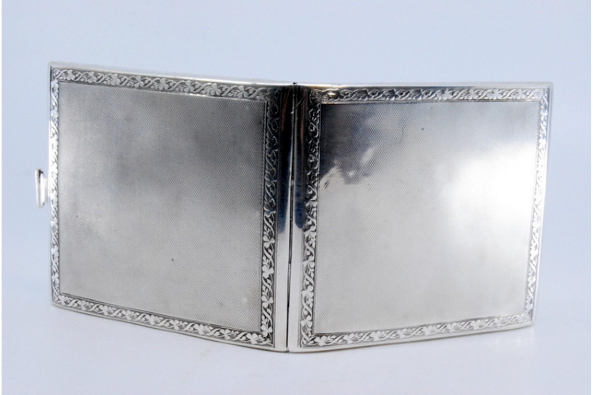 20th Century Matte silver cigarette case with borders on the edge and hinged lid For Sale