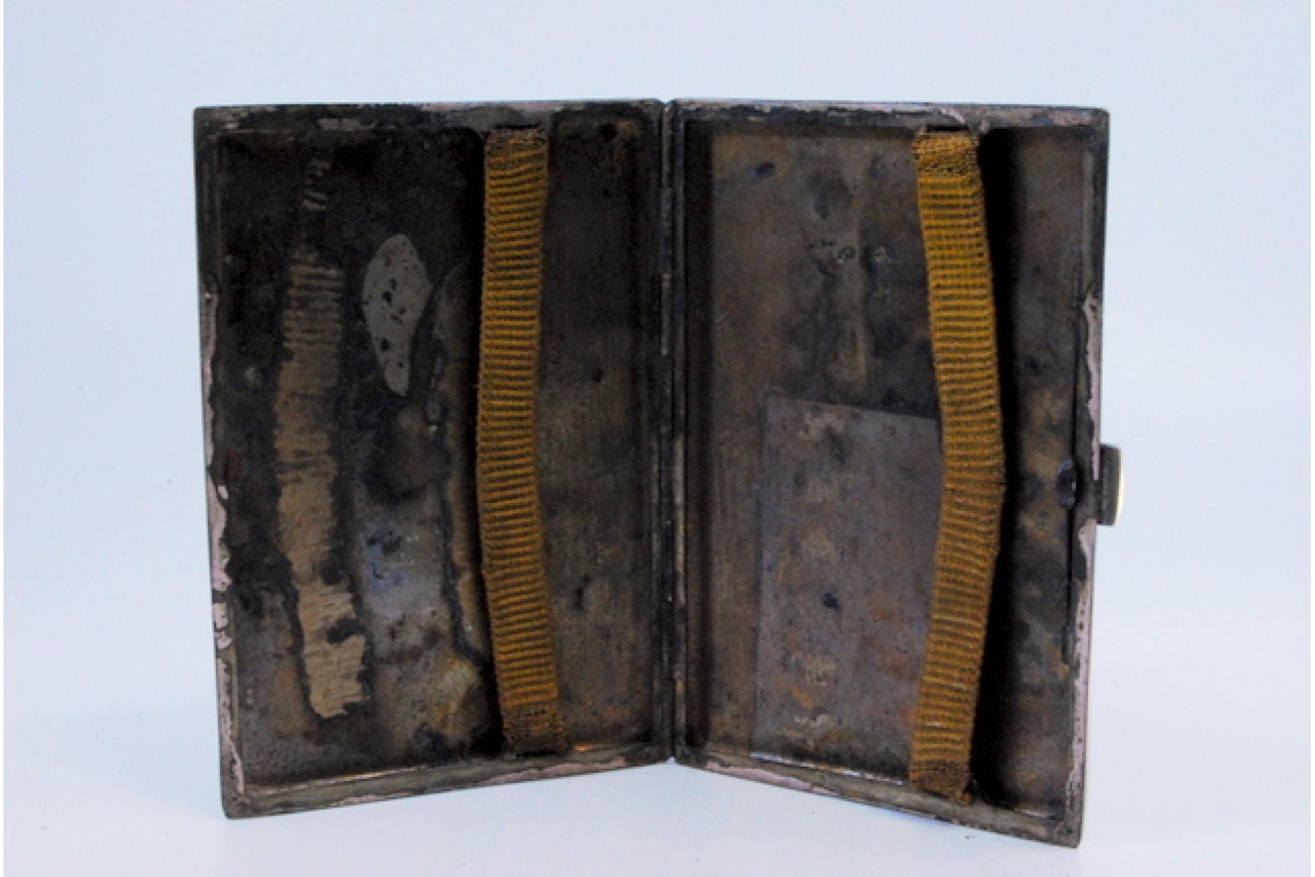 European Matte silver cigarette case with geometric lines on the hinged lid For Sale