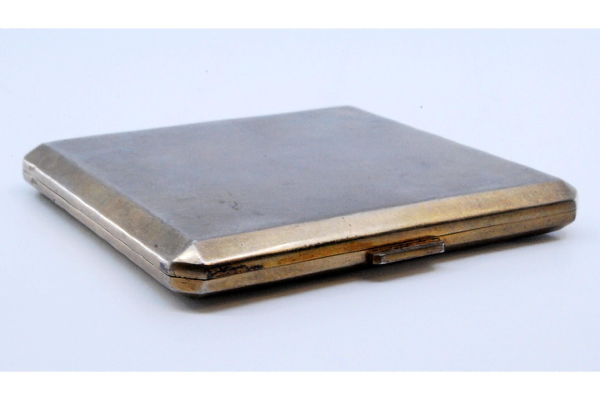 Matte silver toiletry box with mirror and gold interior For Sale 4