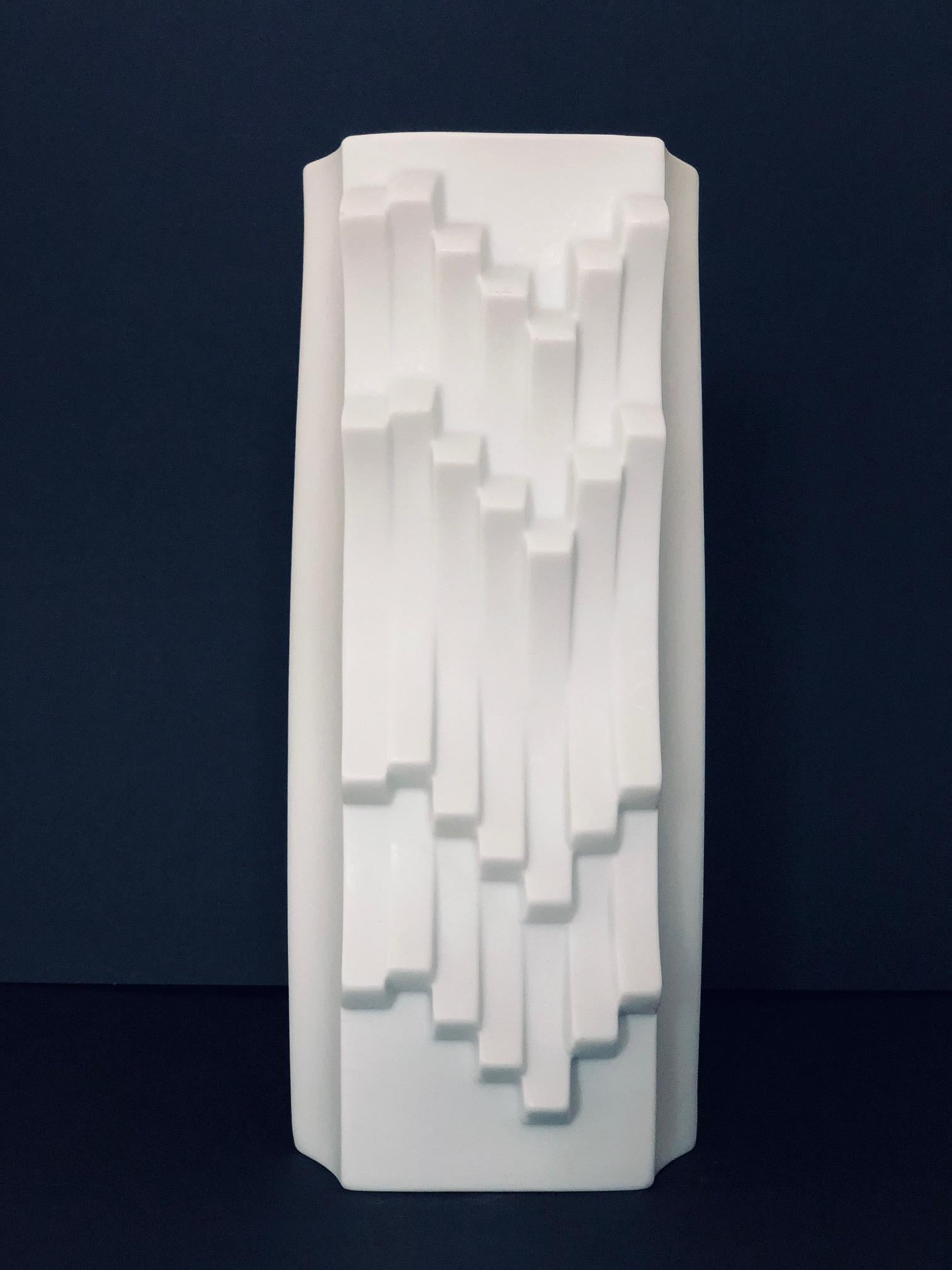 Mid-Century Modern Matte White Archais Vase by Heinrich Fuchs for Hutschenreuther, 1960s For Sale