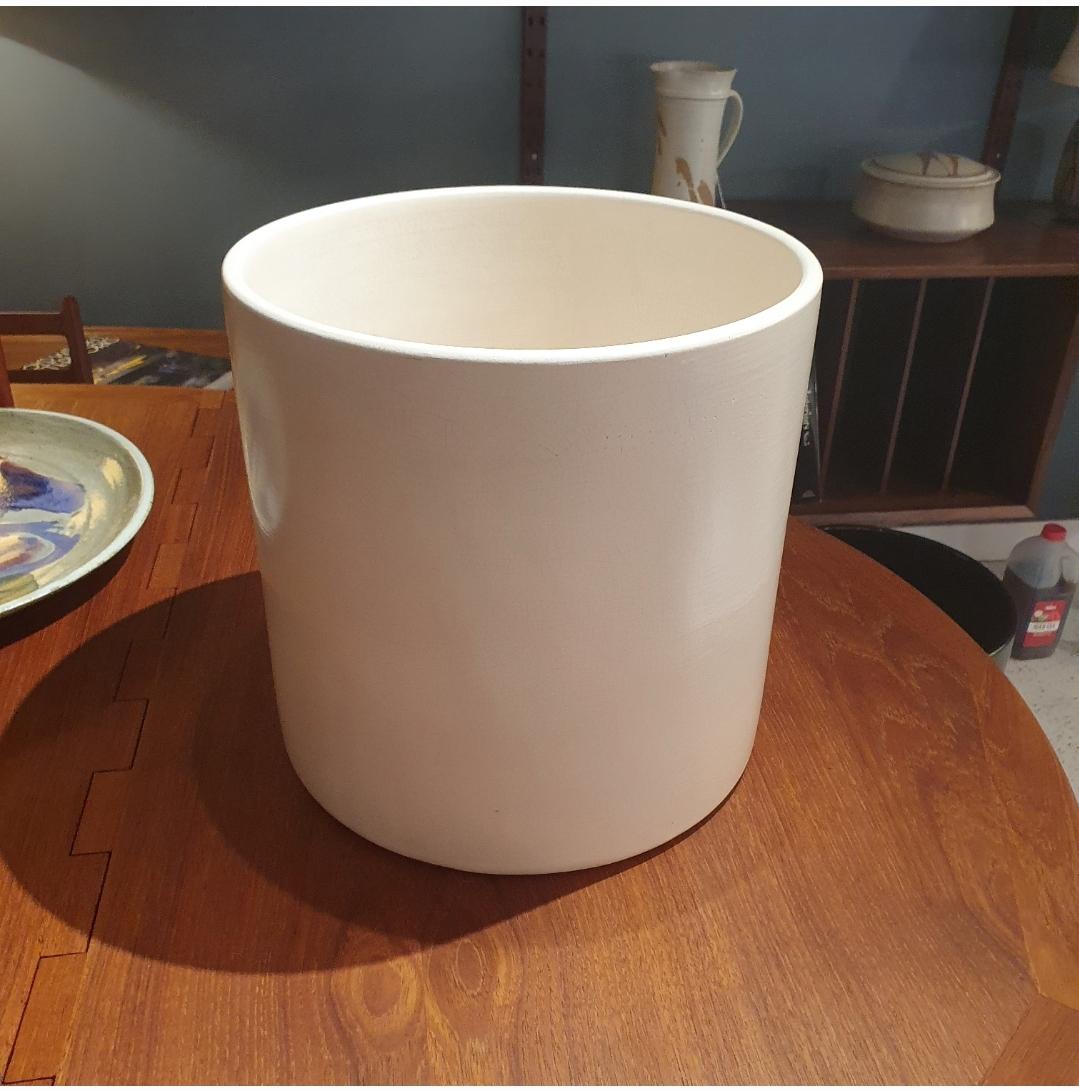 Beautiful planter designed by Lagardo Tackett for Architectural Pottery. Meausres 12.5 in round, 12.5 inches tall.

This planter has a great matte white glaze. It's in pretty good shape, only one very small chip, pictured.