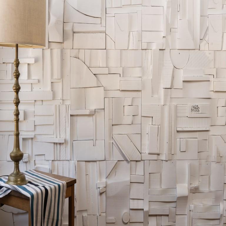 Collage sculptural blanc mat, œuvre d'art murale en bois recyclé en vente 3