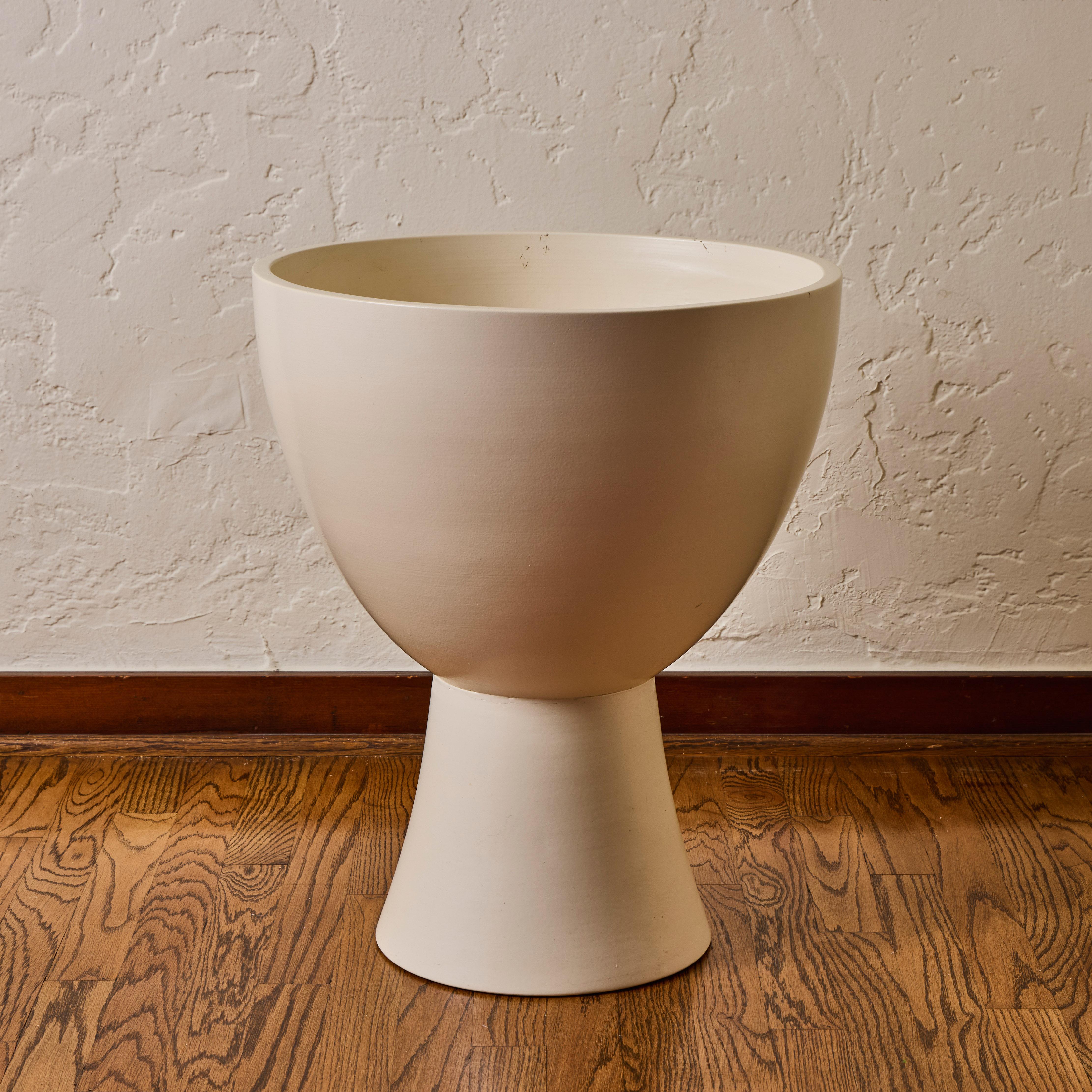 Mattweiß glasierte Keramik Gainey Prototyp Midcentury Chalice Pflanzer (Moderne der Mitte des Jahrhunderts) im Angebot