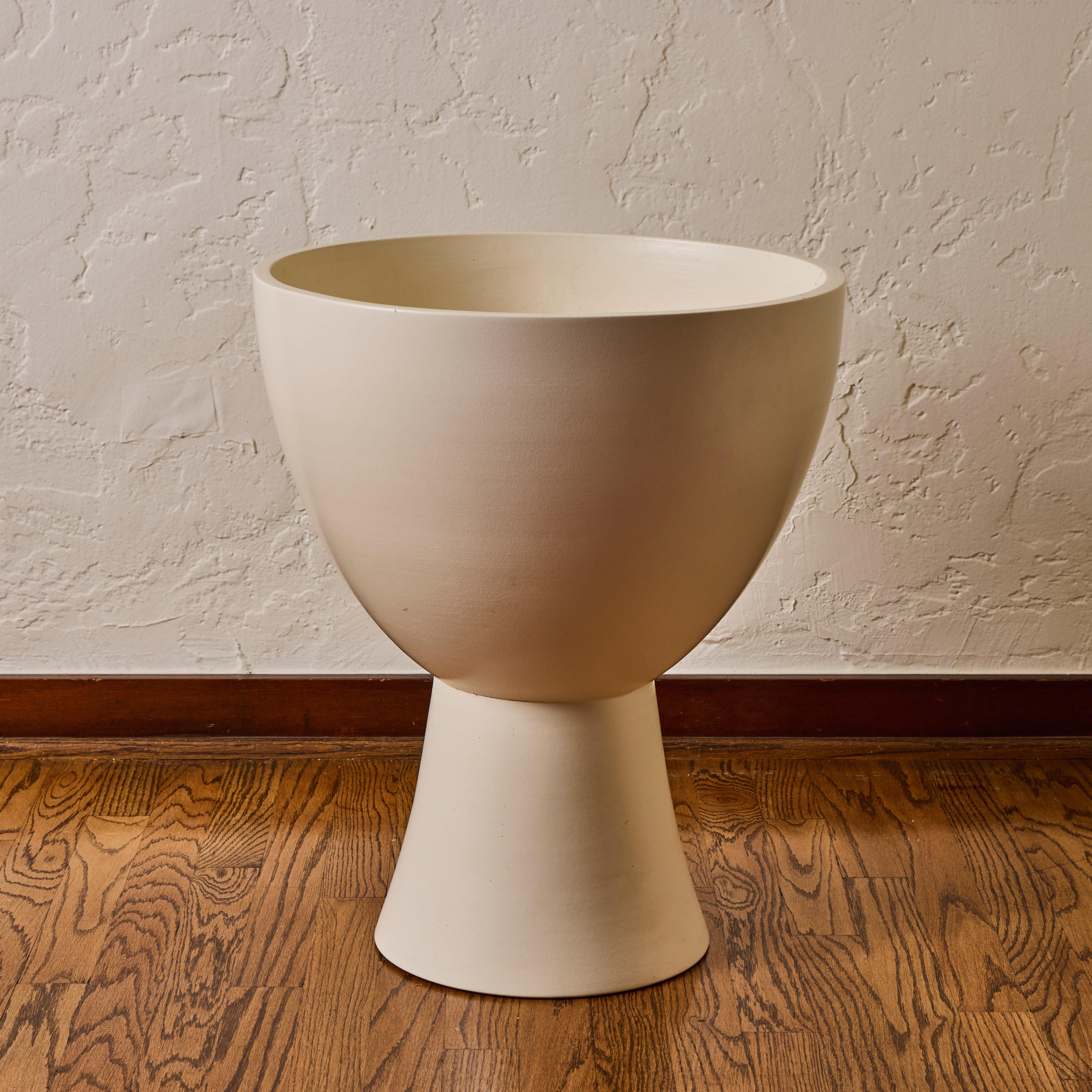Mattweiß glasierte Keramik Gainey Prototyp Midcentury Chalice Pflanzer (amerikanisch) im Angebot