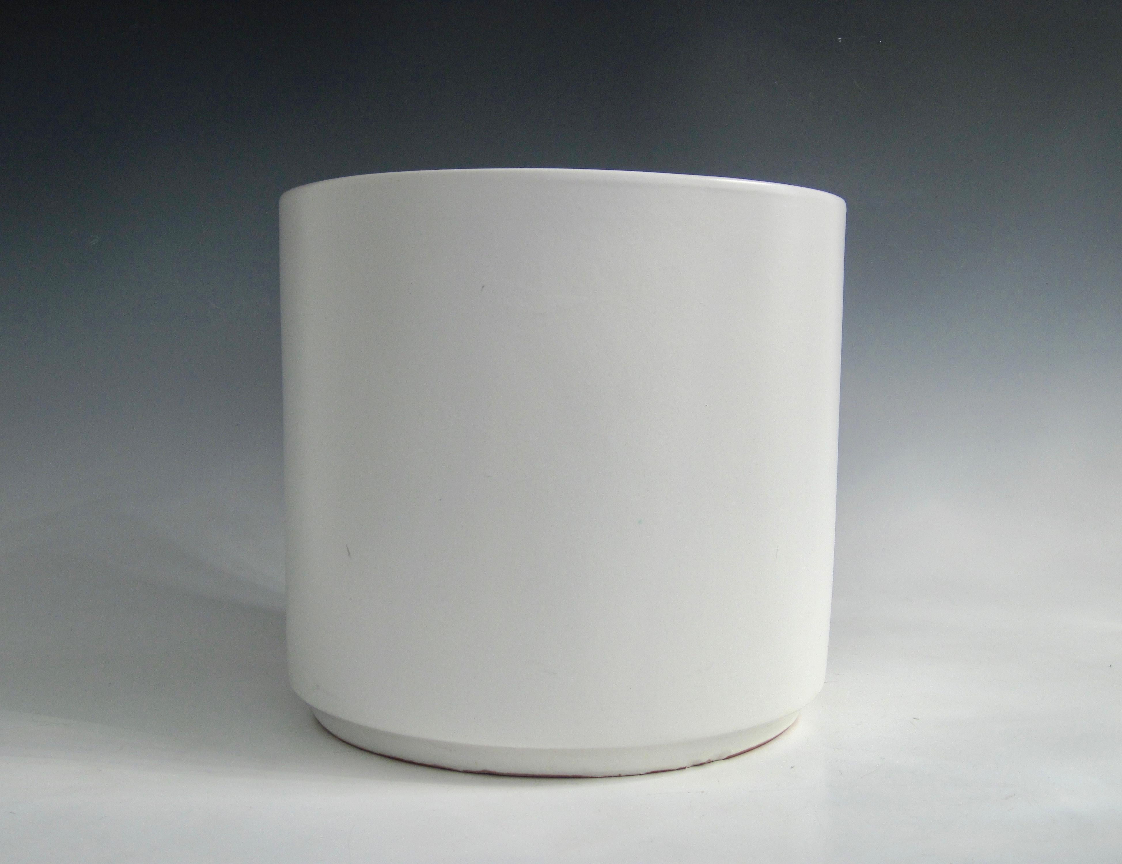 Matte White Glazed Terra Cotta Planter Pot In Good Condition For Sale In Ferndale, MI