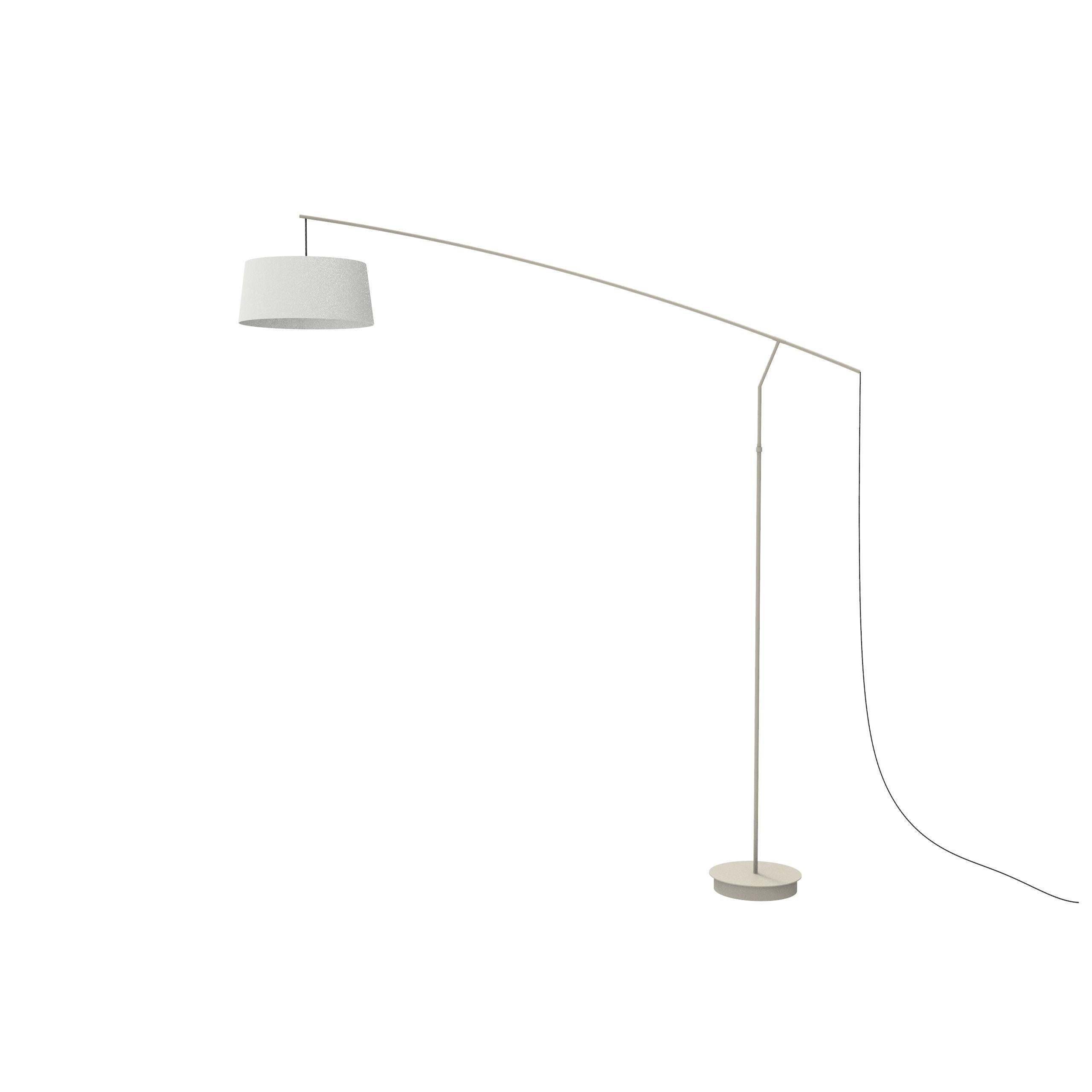 Lampadaires Raisa blanc mat par Robin
Dimensions : L 45 x D&H 213 x H 190 cm
Matériaux : Structure en fer, abat-jour en tissu et câble en plastique.

Découvrez le mariage de l'artisanat du fer et de la brillance au niveau du sol avec le Raisa Floor.