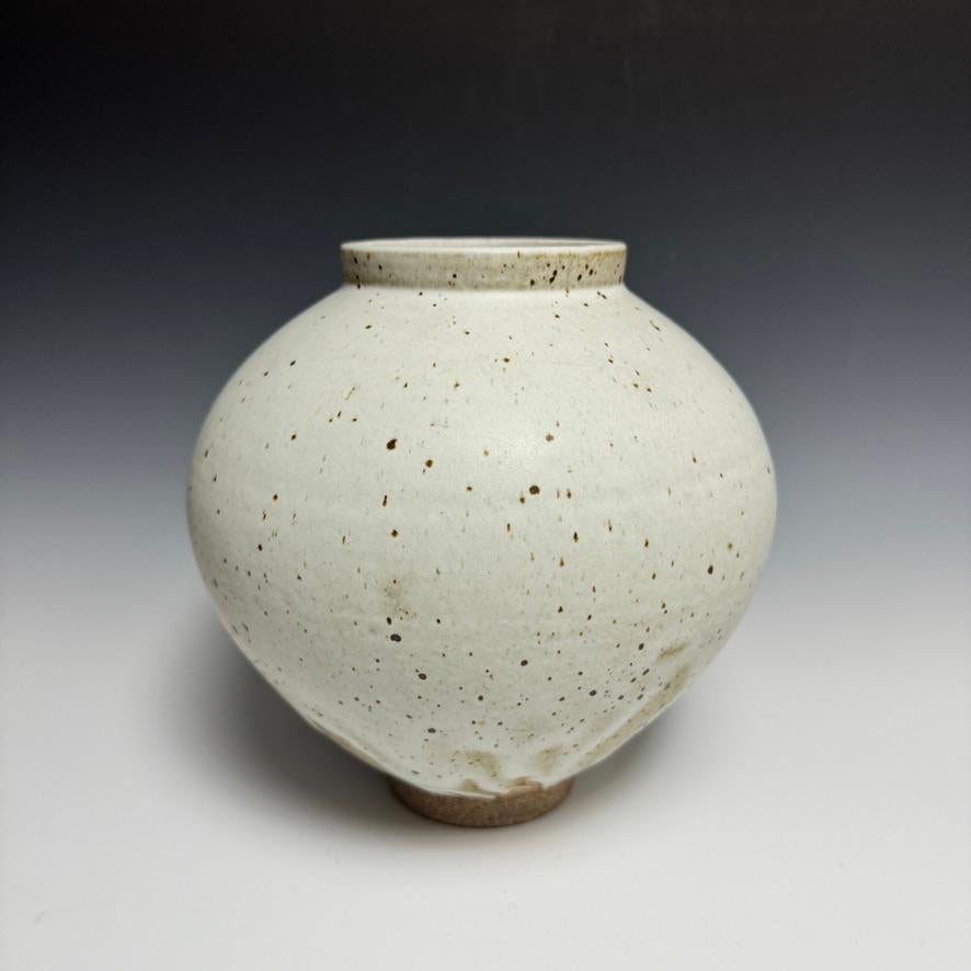 Matte White Speckled Moon Jar by Jason Fox.

A Southern Californian for over half his life, Contemporary Ceramic Artist Jason Fox draws upon his classical education in Architecture and Art History as well as his love of surfing and the ocean. He