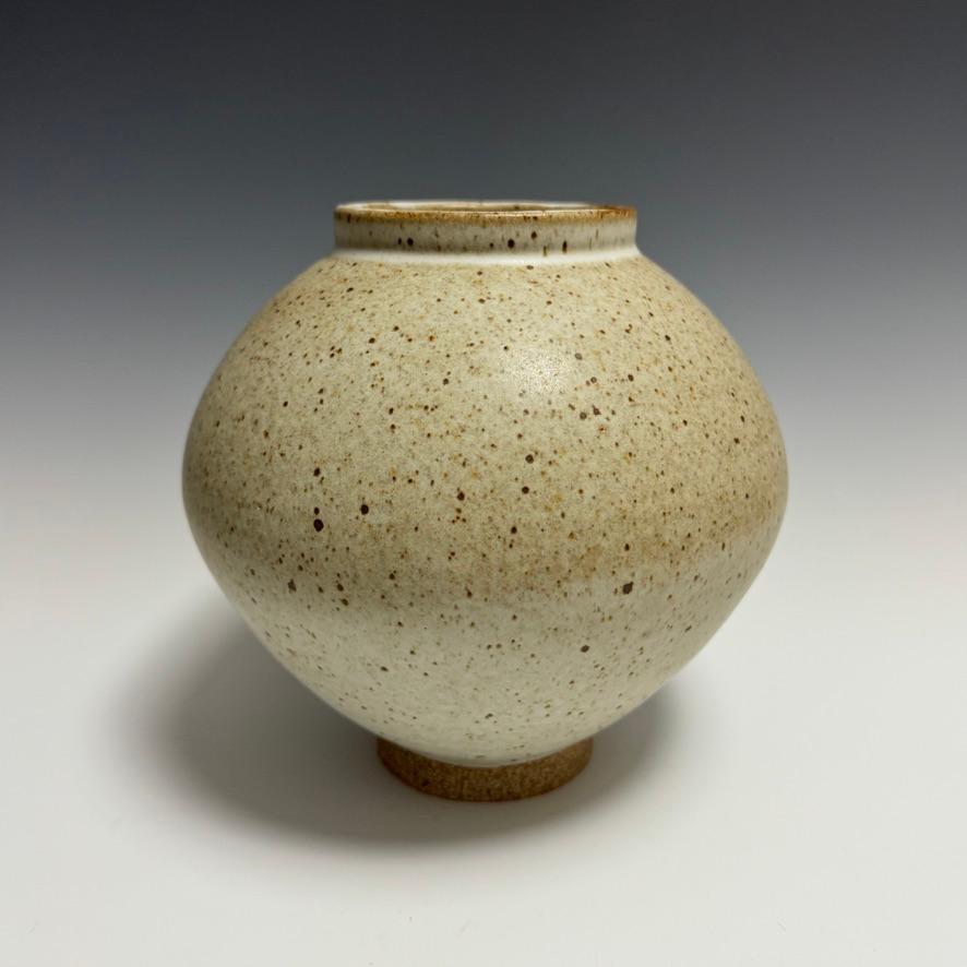 Matte White Speckled Moon Jar by Jason Fox.

A Southern Californian for over half his life, Contemporary Ceramic Artist Jason Fox draws upon his classical education in Architecture and Art History as well as his love of surfing and the ocean. He
