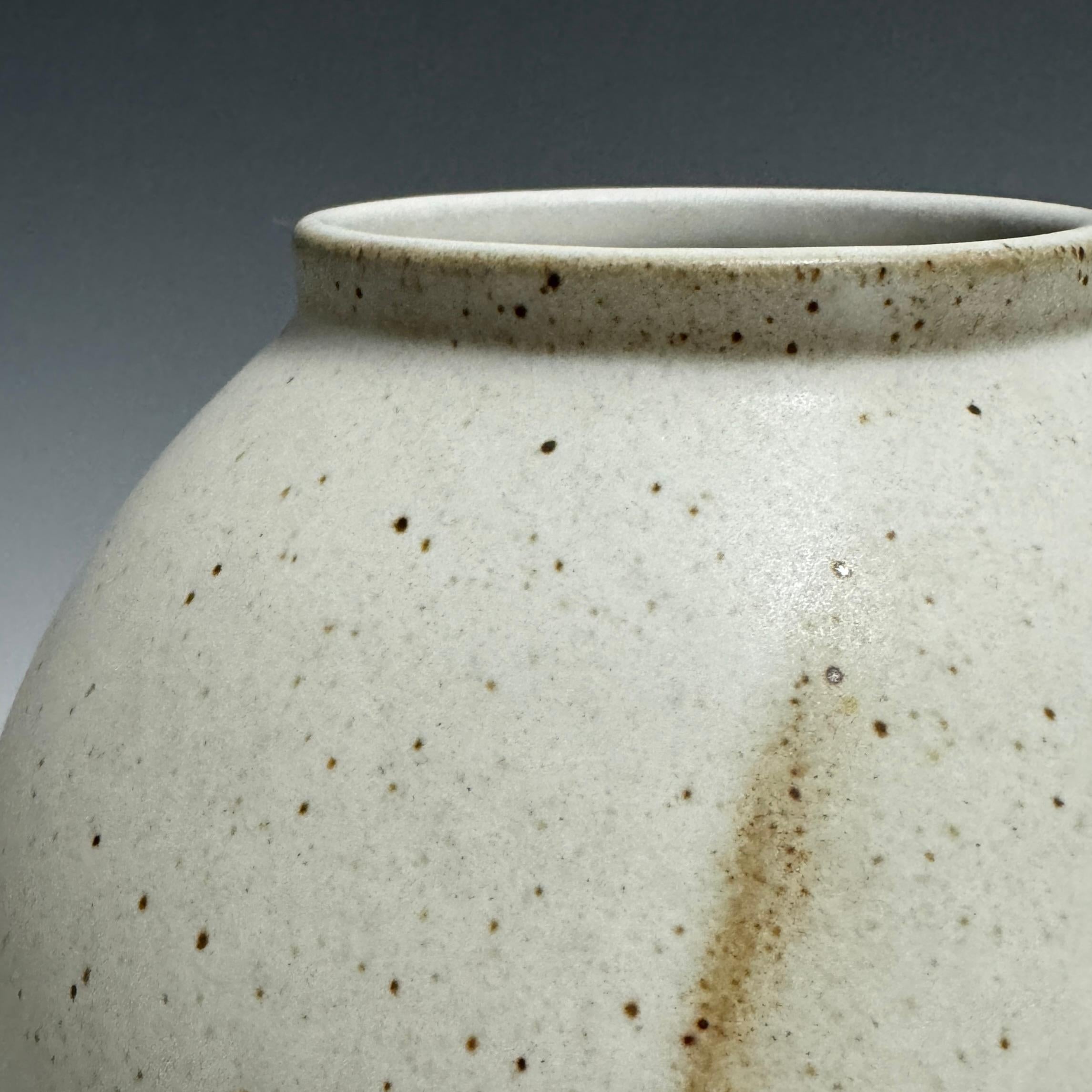 Matte White Speckled Moon Jar by Jason Fox.

A Southern Californian for over half his life, Contemporary Ceramic Artist Jason Fox draws upon his classical education in Architecture and Art History as well as his love of surfing and the ocean. He
