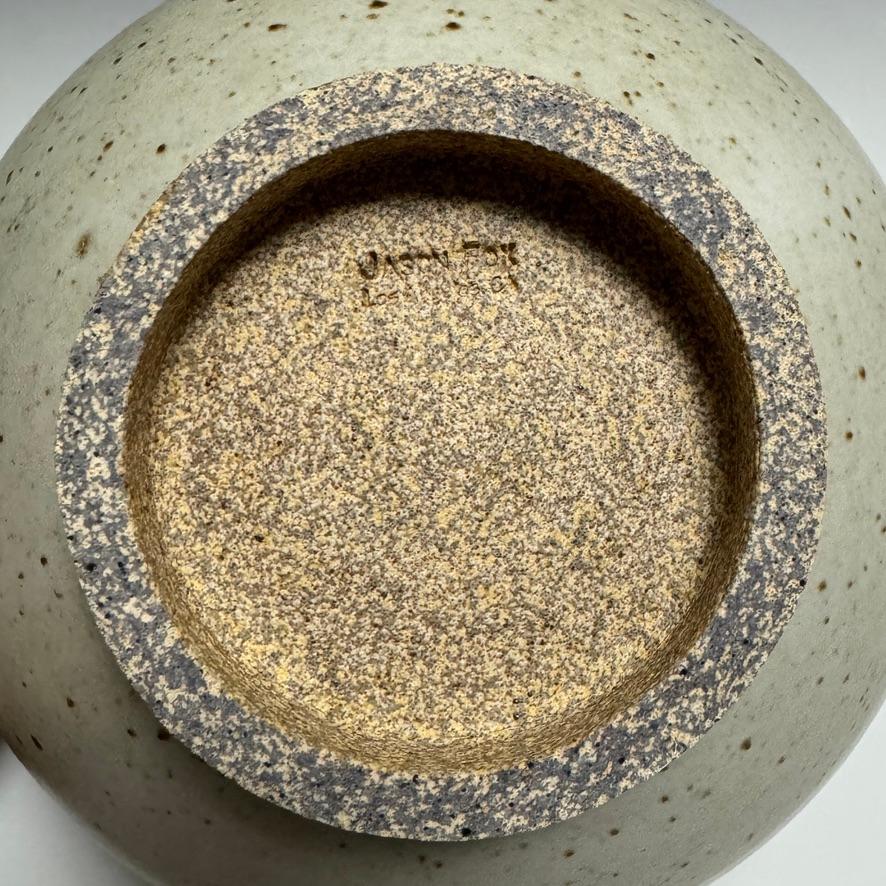Matte White Speckled Ceramic Moon Jar by Jason Fox In New Condition For Sale In Burbank, CA
