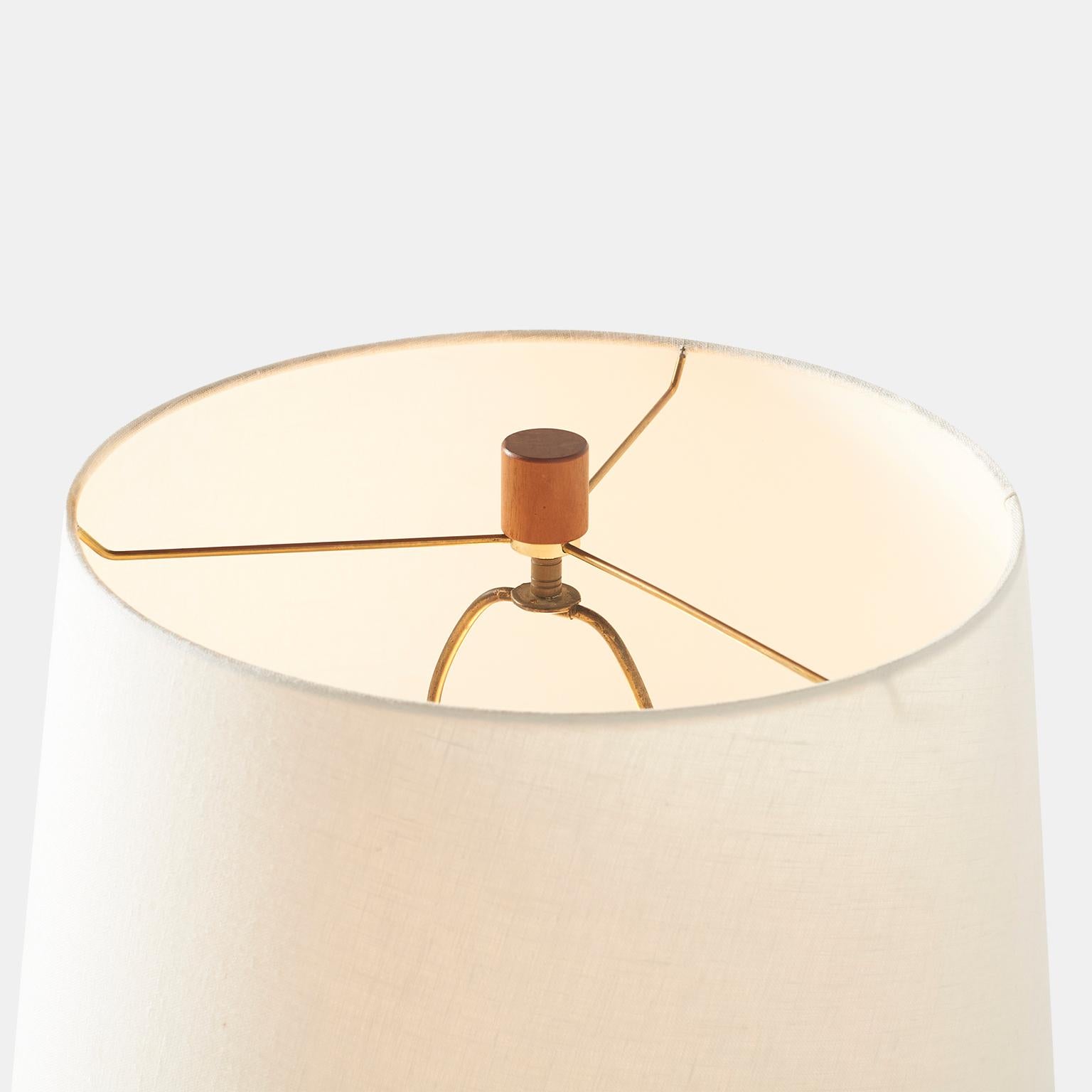 Matte White Stoneware Table Lamp by Gordon & Jane Martz In Good Condition For Sale In San Francisco, CA