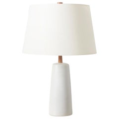 Matte weiße Steingut-Tischlampe von Gordon & Jane Martz