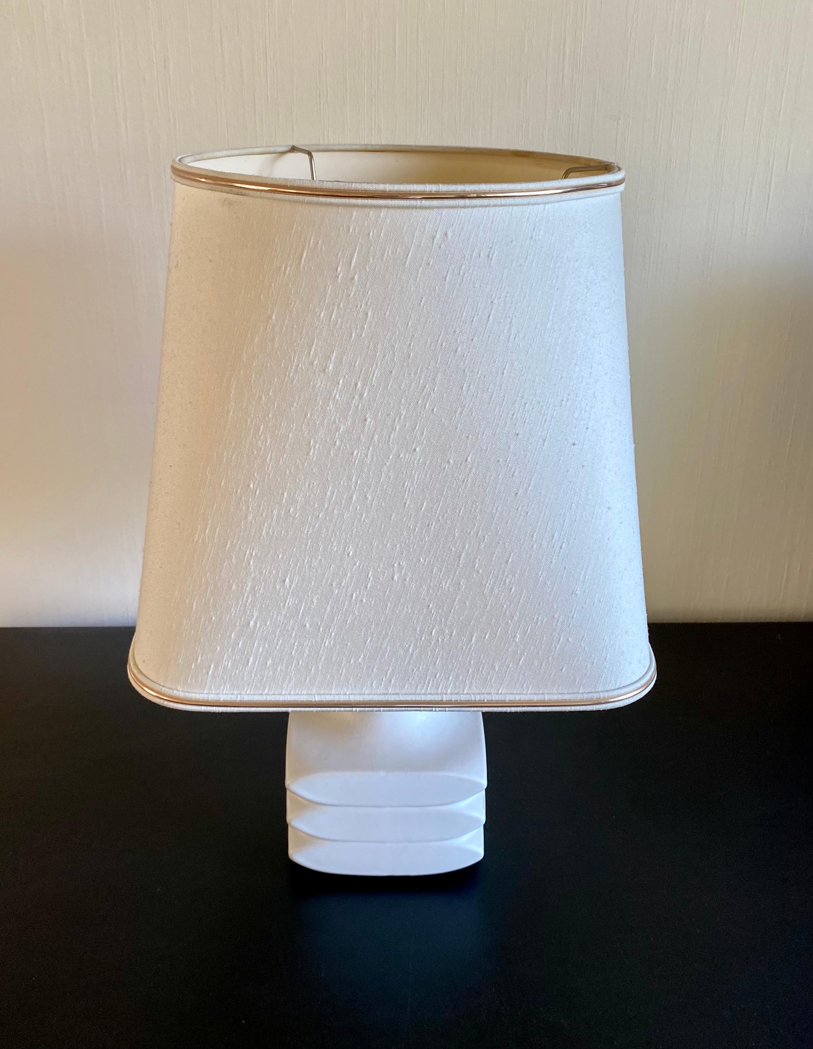 Mid-Century Modern Matte White Table Lamp By Cari Zalloni For Steuler For Sale