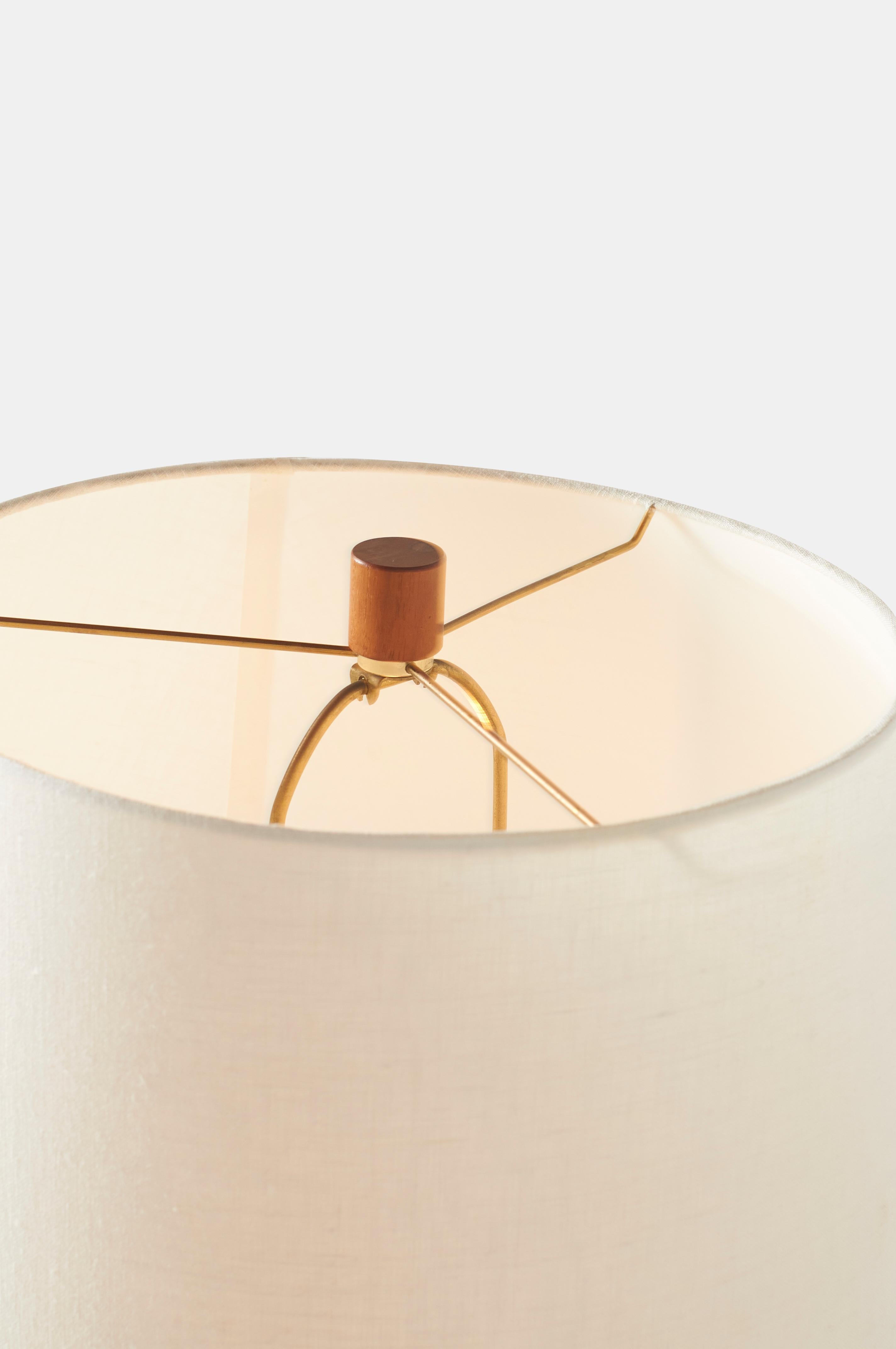 20th Century Matte White & Tan Stoneware Table Lamp by Gordon & Jane Martz For Sale