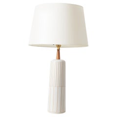 Matte weiße & braune Steingut-Tischlampe von Gordon & Jane Martz