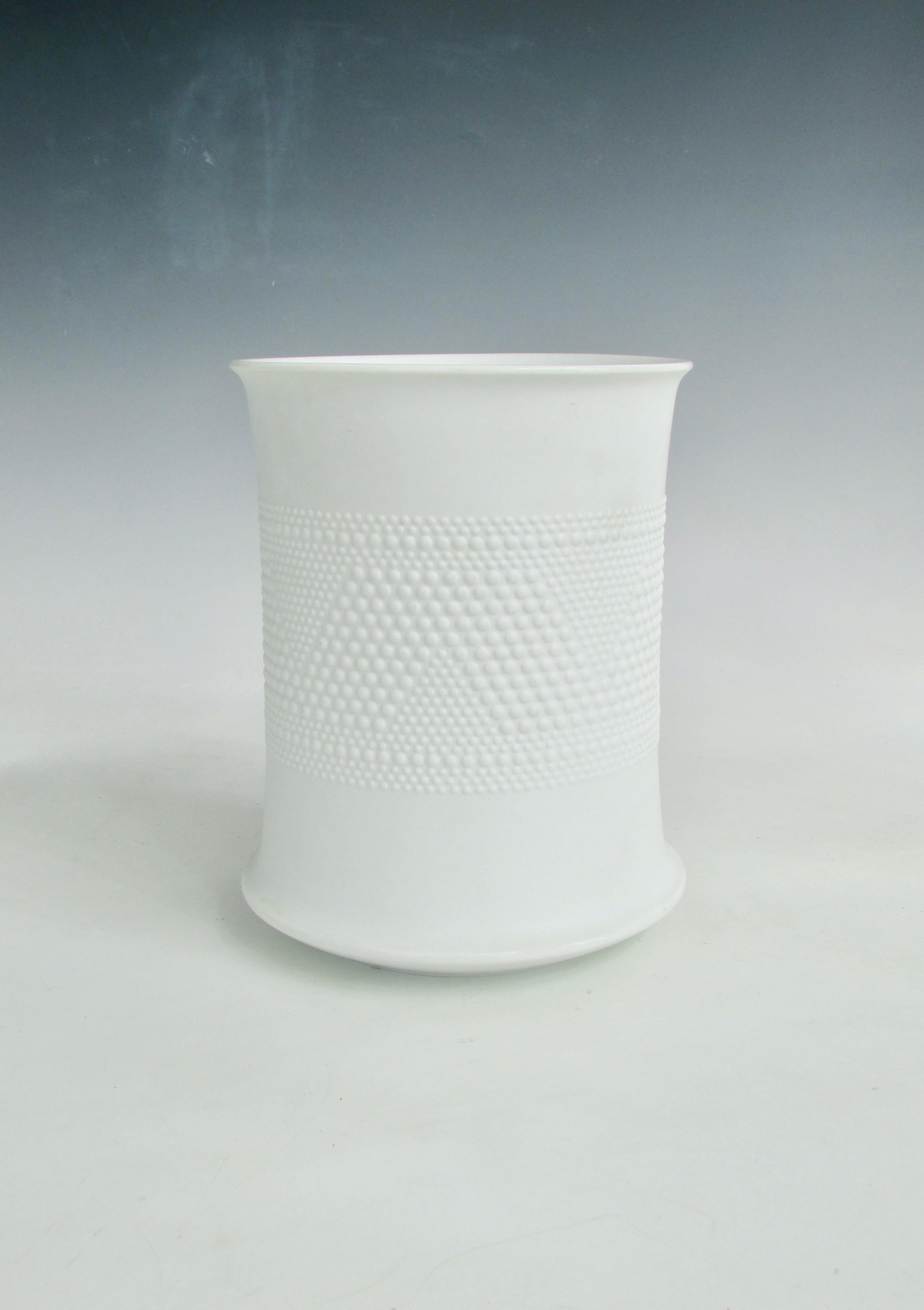  Tapio Wirkkala Rosenthal Studio Line Matte White Vase In Good Condition For Sale In Ferndale, MI