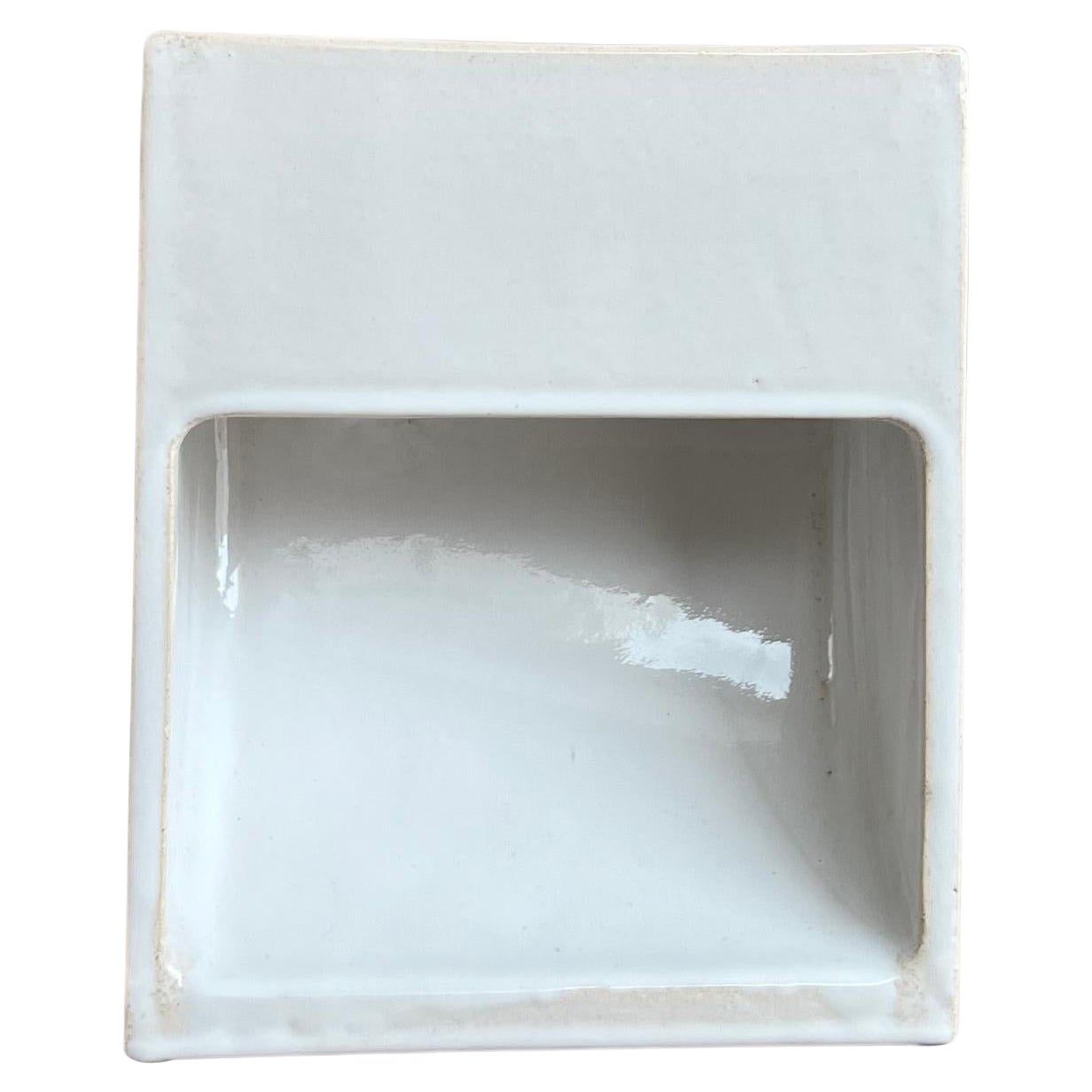 Aplique blanco mate realizado con la proporción áurea, apto para interior/exterior
