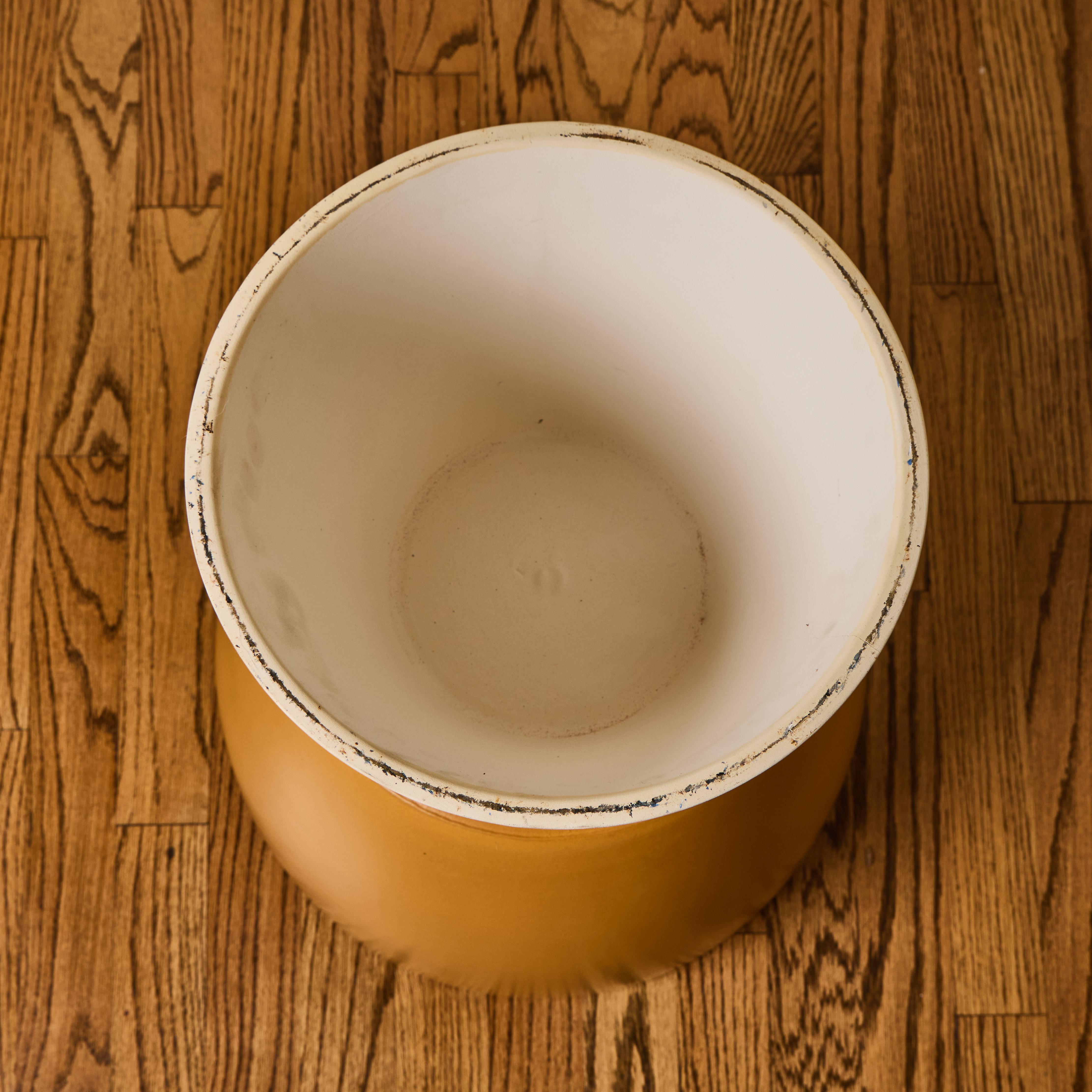 Jardinière Chalice en céramique émaillée jaune mat Gainey Prototype Midcentury en vente 6