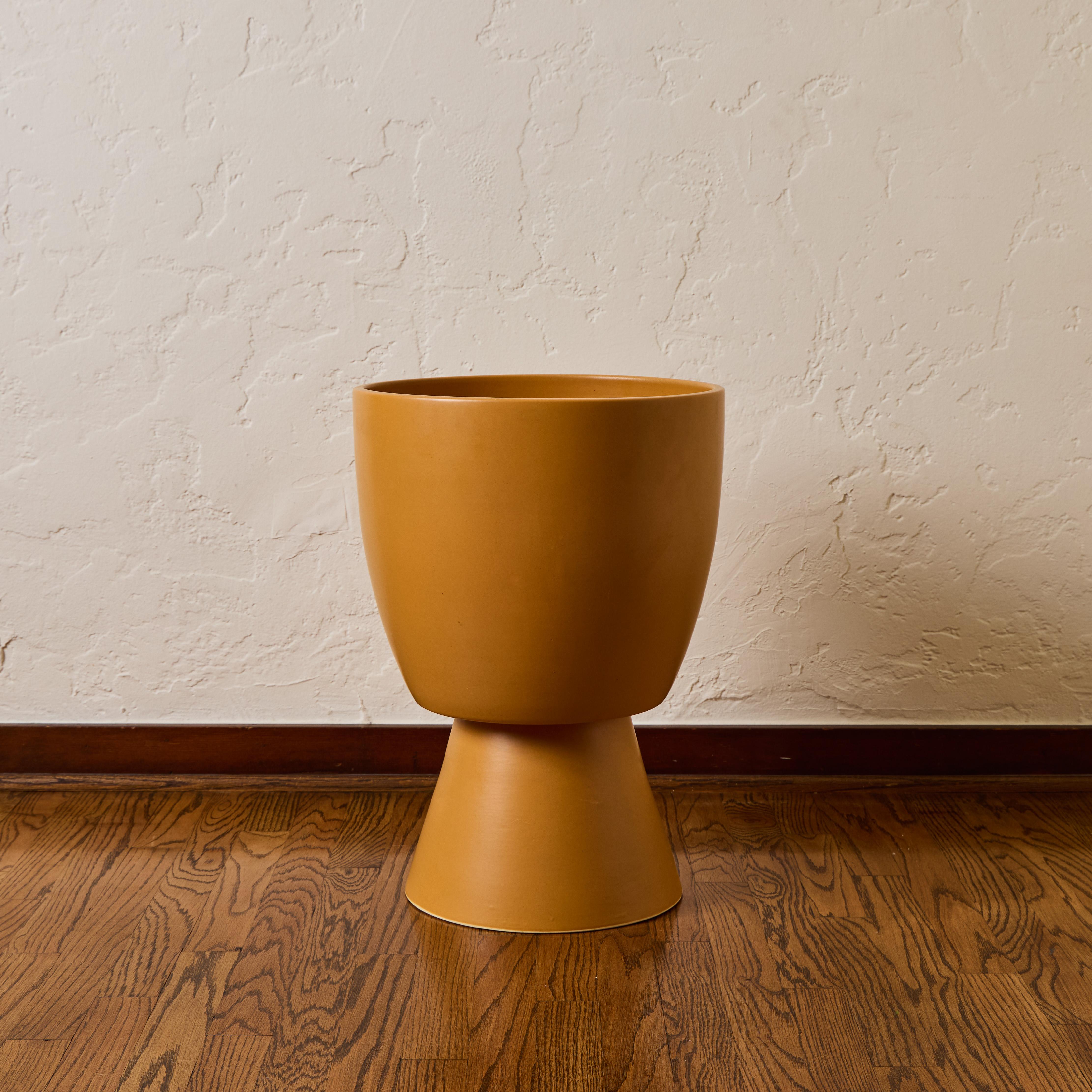 Jardinière Chalice en céramique émaillée jaune mat Gainey Prototype Midcentury Bon état - En vente à Glendale, CA