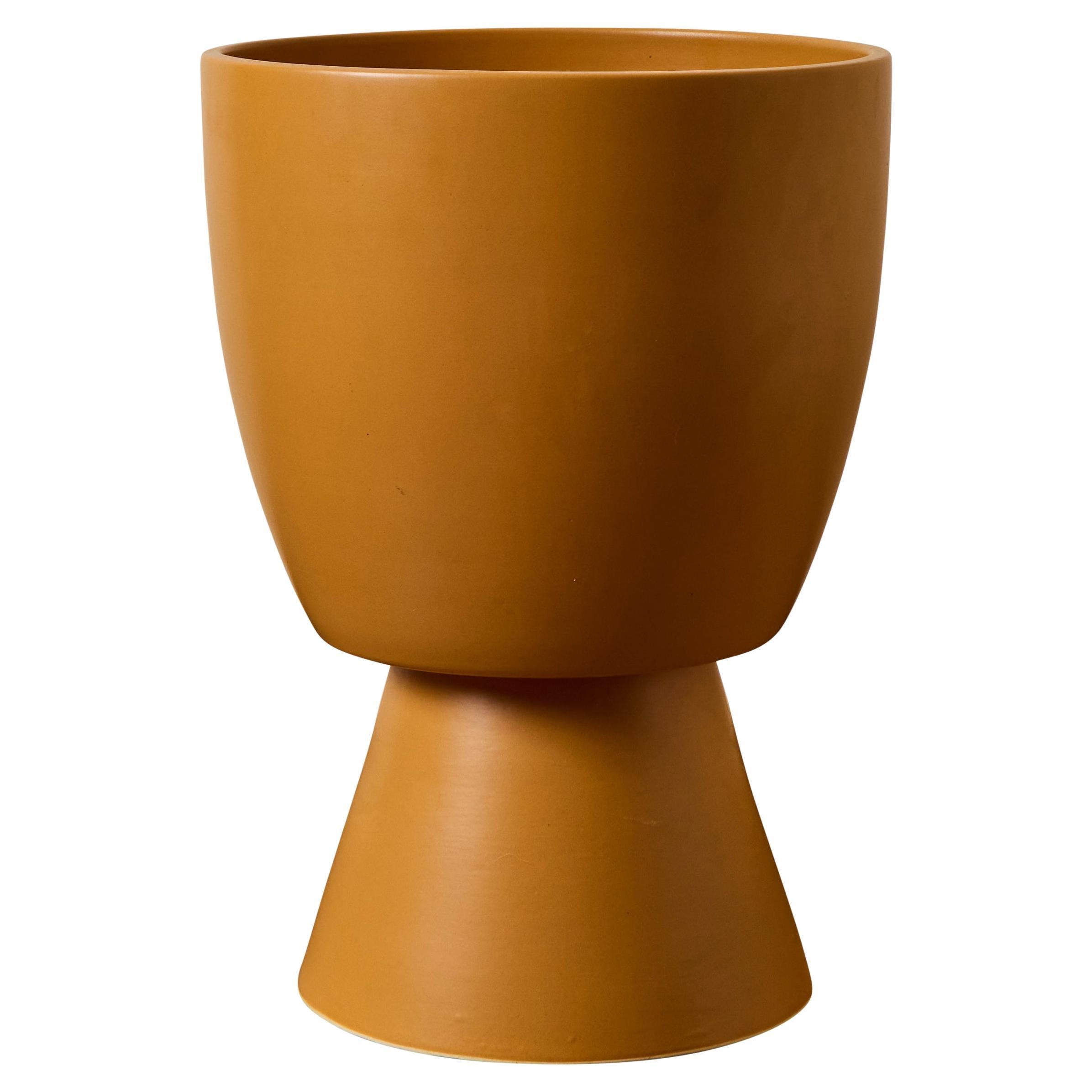 Jardinière Chalice en céramique émaillée jaune mat Gainey Prototype Midcentury en vente