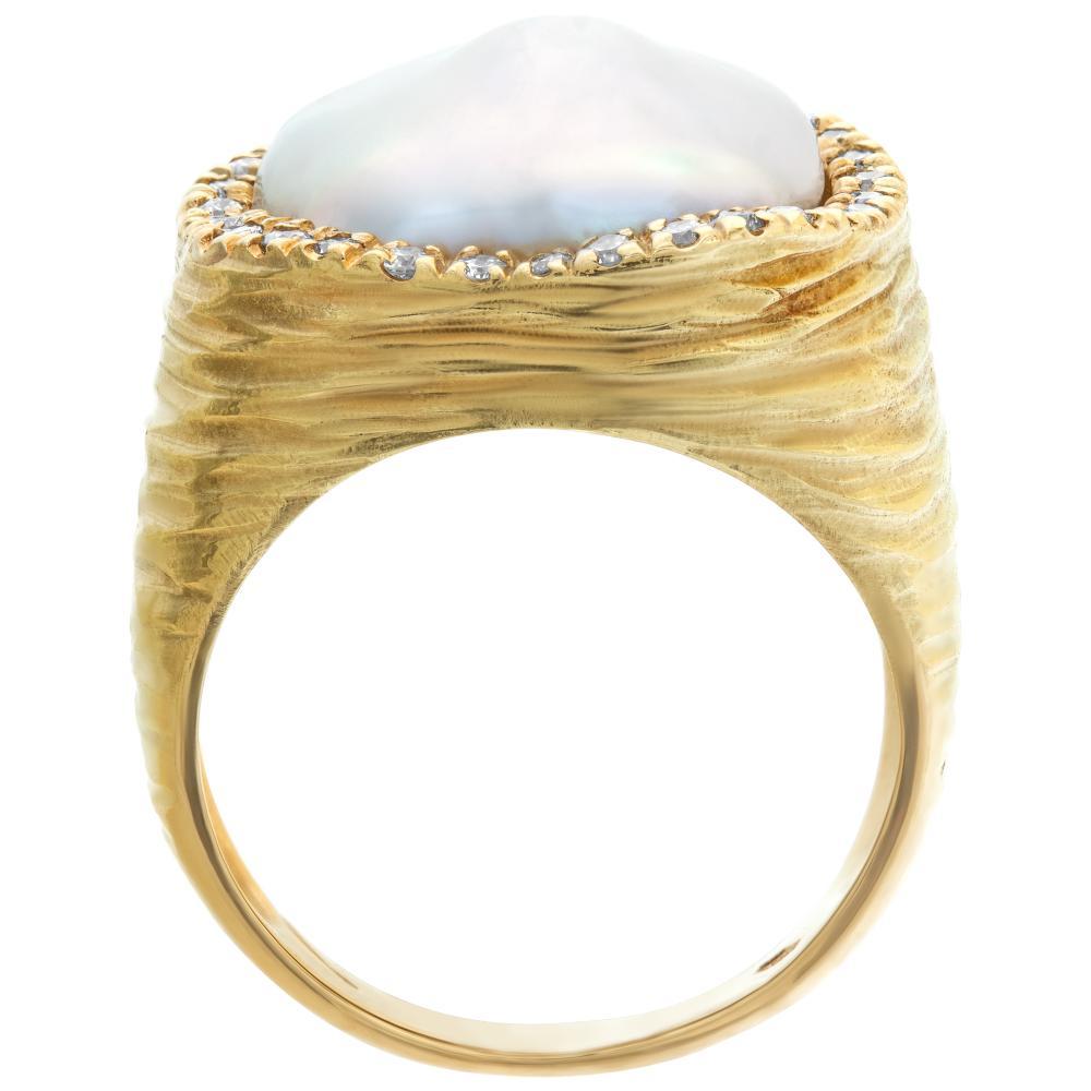 Matte yellow gold abstract square cocktail Baroque pearl ring w/ by diamonds In Excellent Condition In Surfside, FL