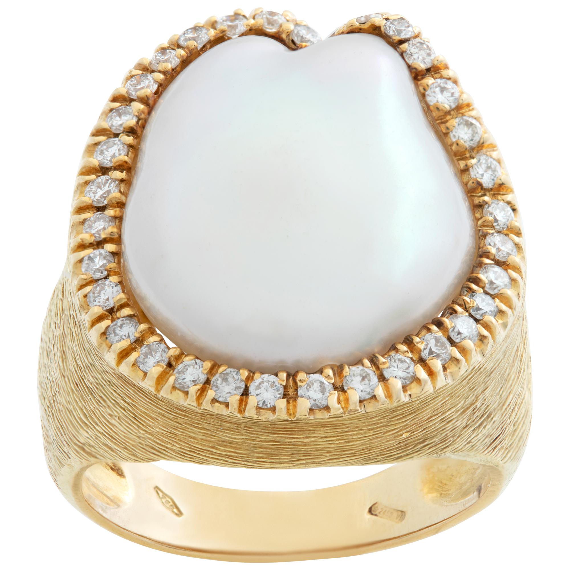Matte yellow gold Baroque pearl ring surrounded by diamonds