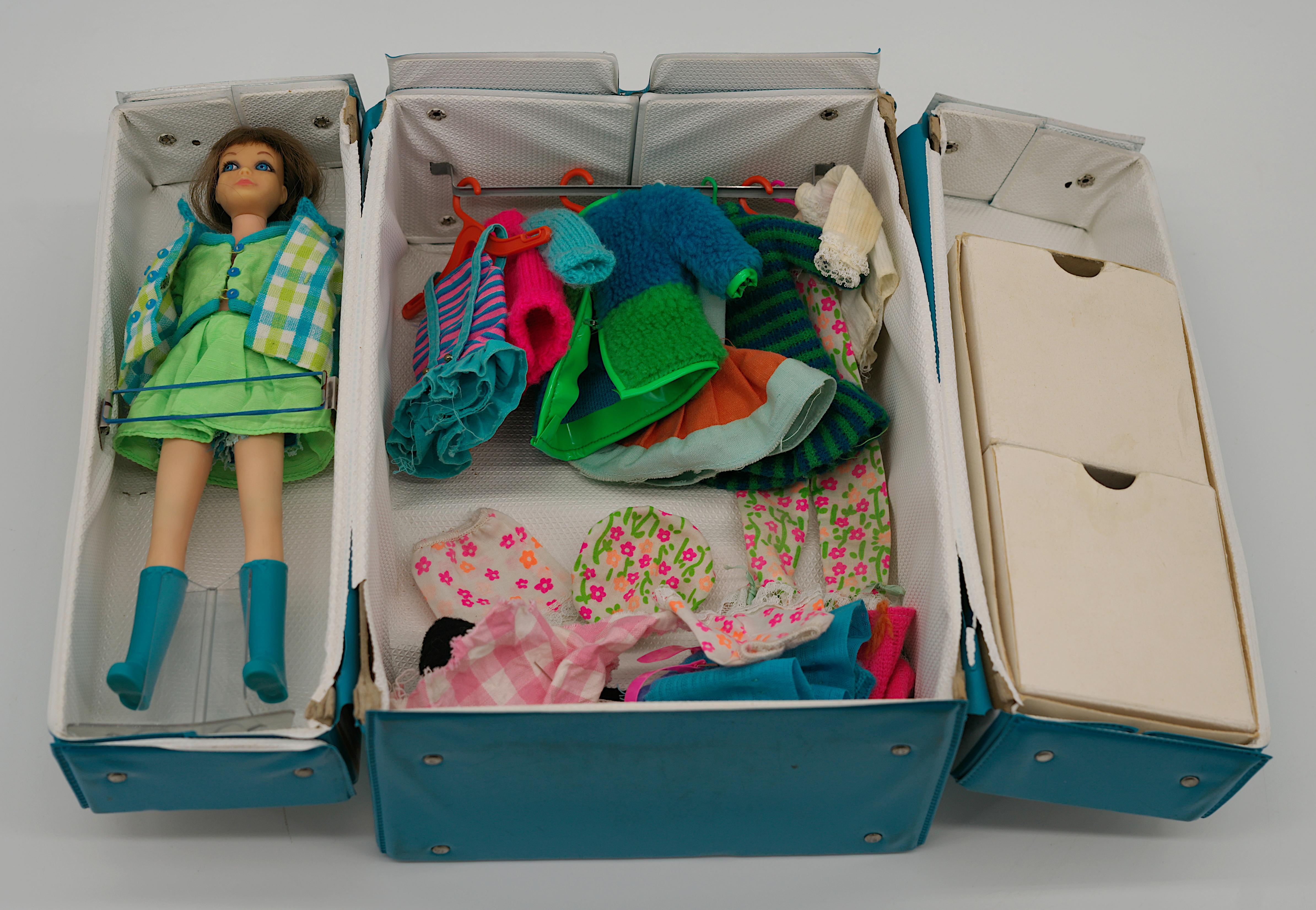 Mallette de transport Mattel pour Skipper avec poupée Skipper et tenues d'origine, Barbie 1964 en vente 4