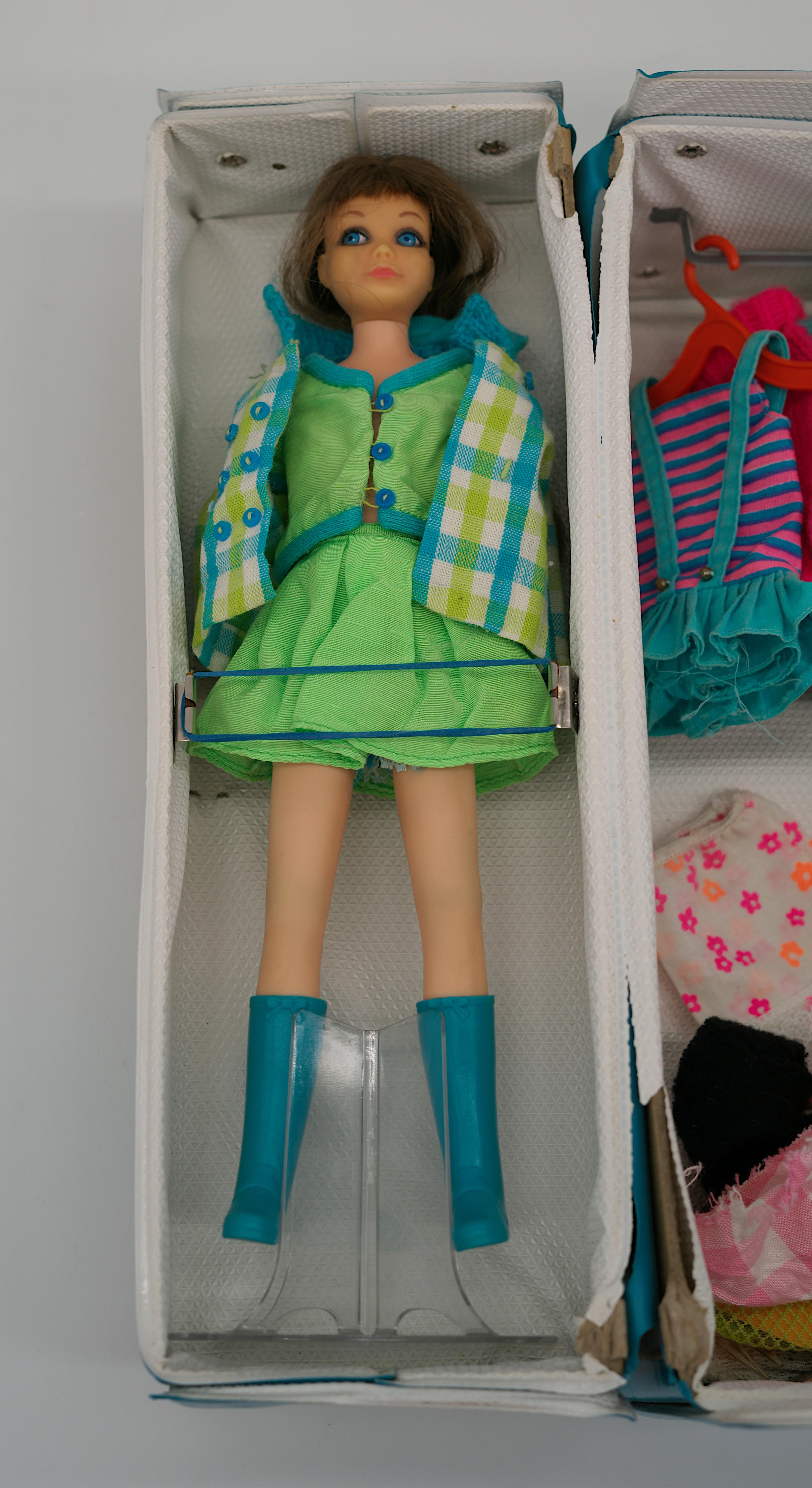 Mallette de transport Mattel pour Skipper avec poupée Skipper et tenues d'origine, Barbie 1964 en vente 5