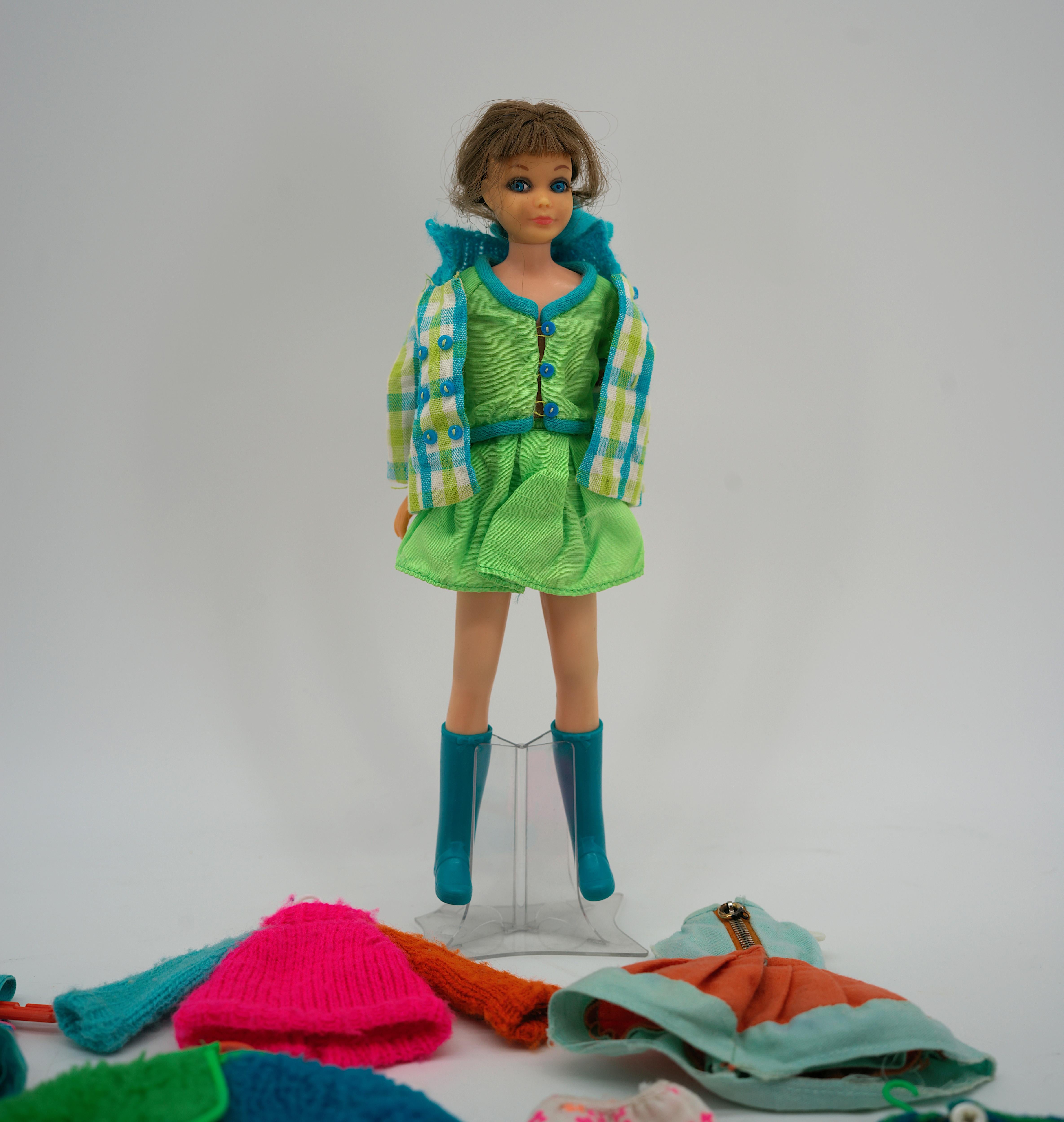 Mallette de transport Mattel pour Skipper avec poupée Skipper et tenues d'origine, Barbie 1964 en vente 7