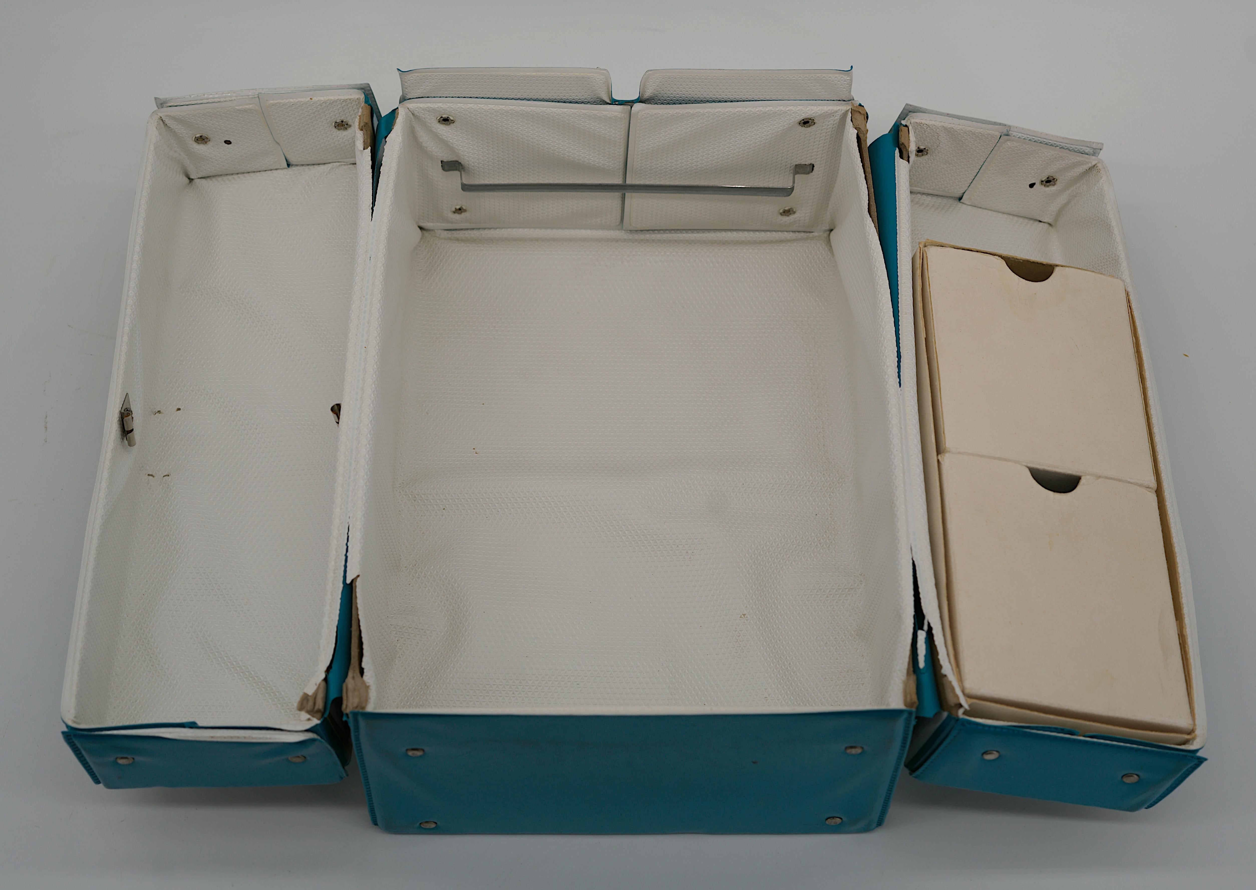 Mallette de transport Mattel pour Skipper avec poupée Skipper et tenues d'origine, Barbie 1964 en vente 9