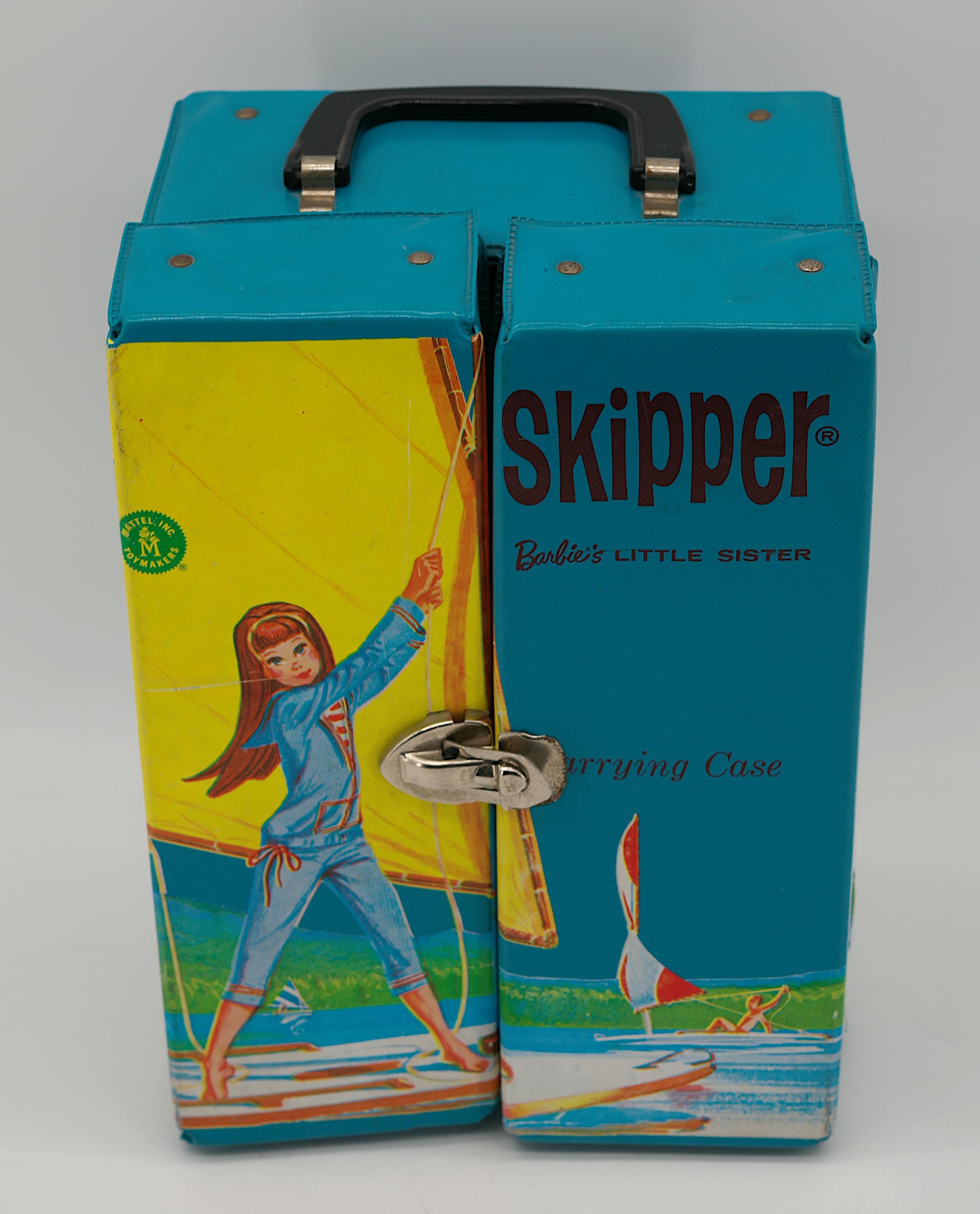 Milieu du XXe siècle Mallette de transport Mattel pour Skipper avec poupée Skipper et tenues d'origine, Barbie 1964 en vente