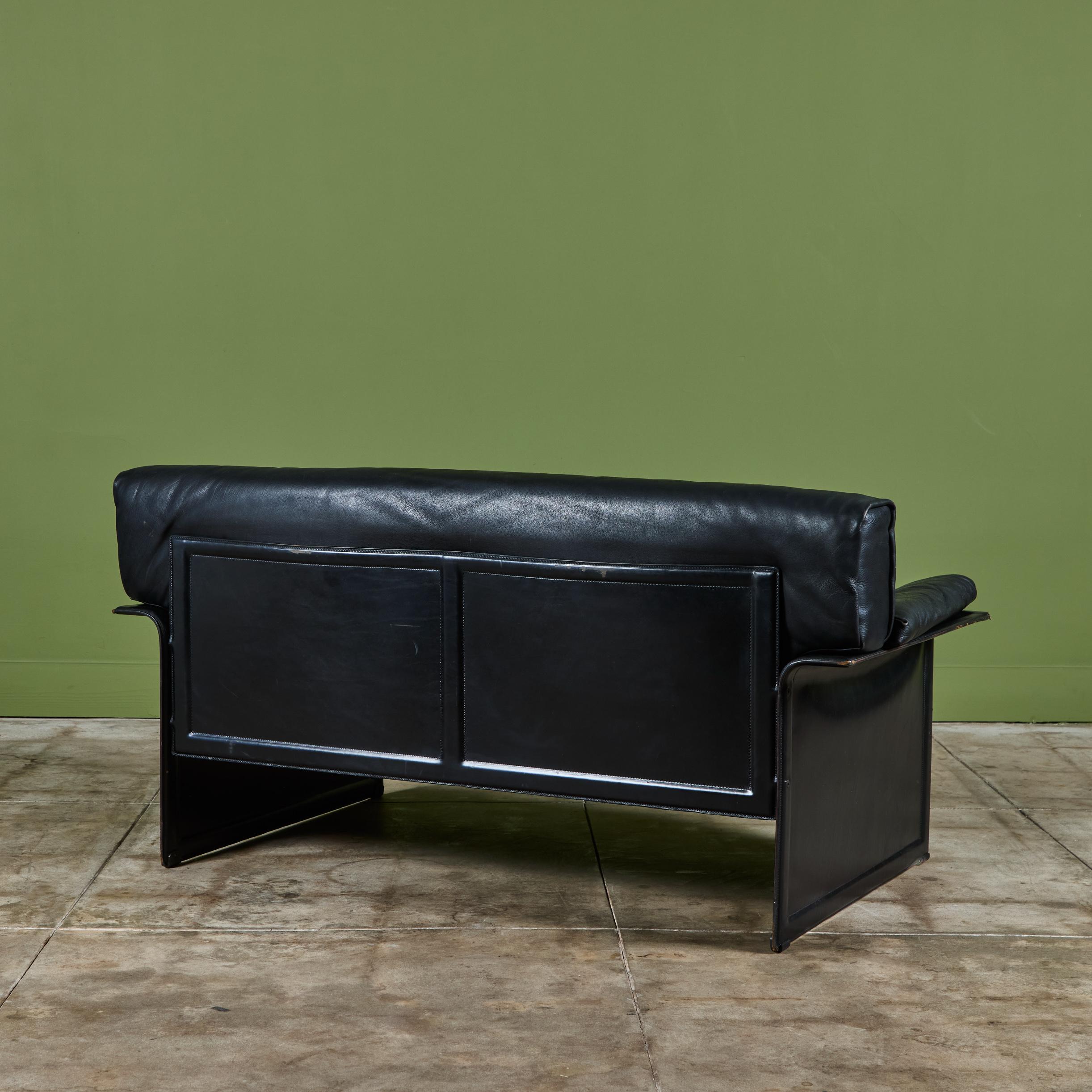 Postmoderne Matteo Grassi - Causeuse en cuir noir en vente